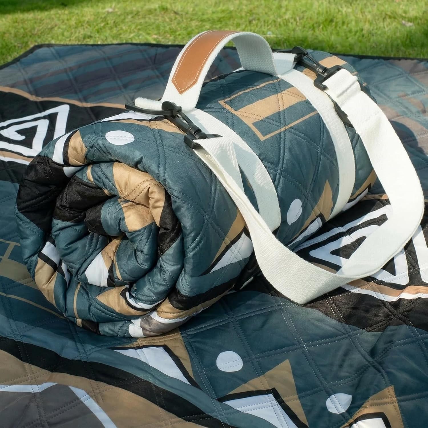Detalle de Genovega Waterproof Picnic Blanket: Extra Large Outdoor Mat for Family Adventures