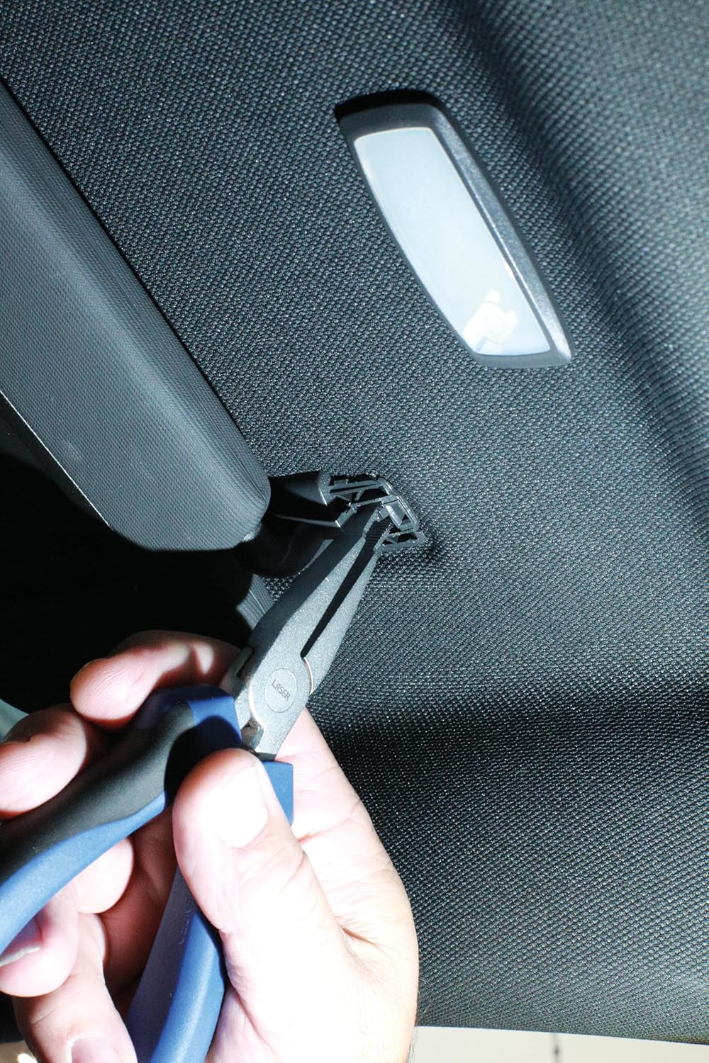 Detalle 1 de Laser 9083 Sun Visor Unlock Pliers - VW Group: pinza per clip visori VW