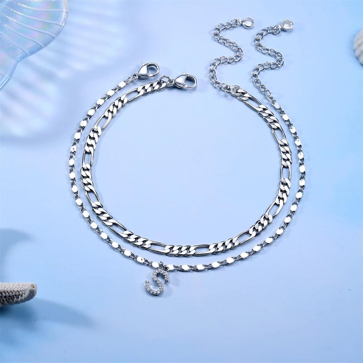 Detalle 2 de TINGN Bracelet de cheville pour femme plaqué or 14 carats avec initiales CZ - chaîne double et réglable