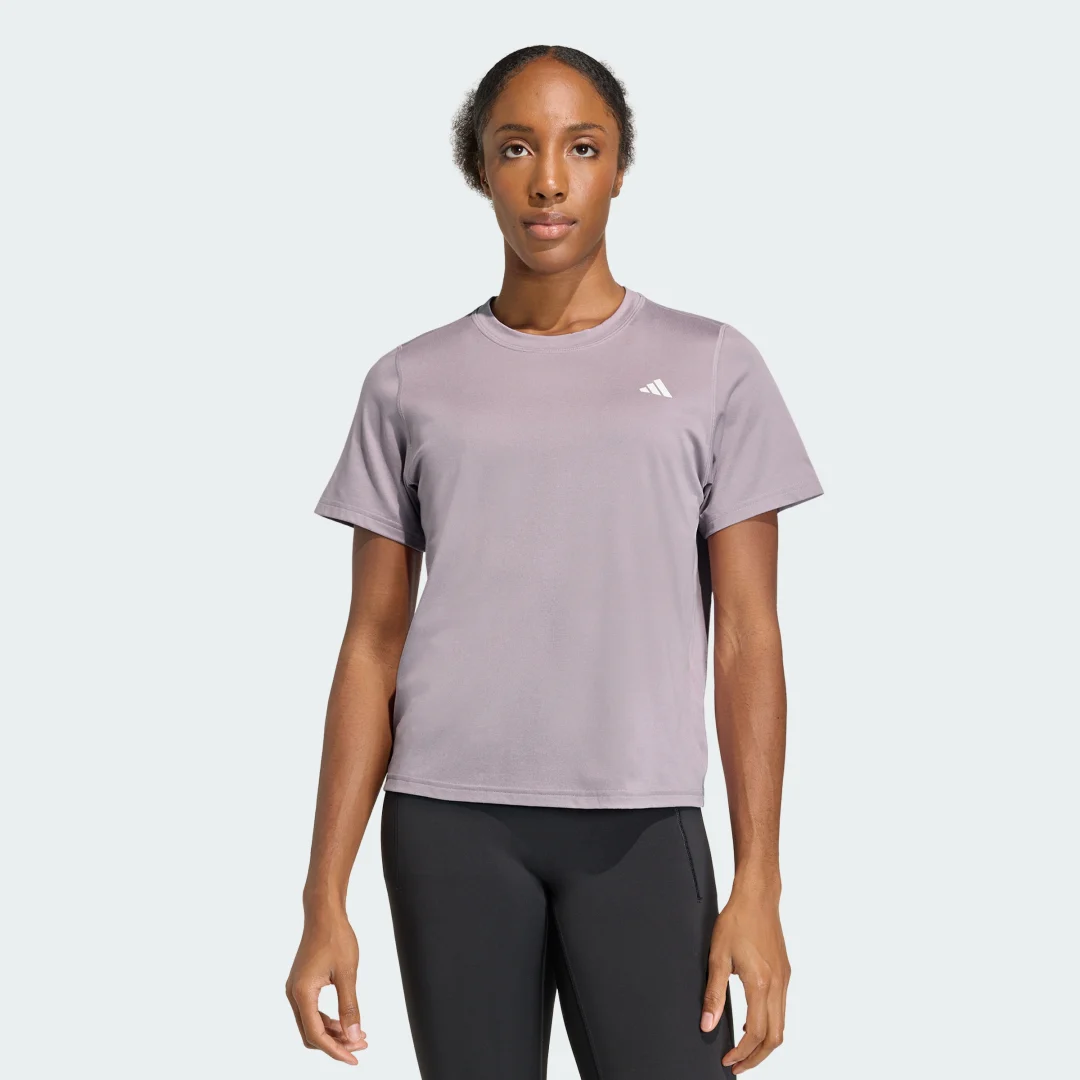 Detalle de Camiseta de entrenamiento Essentials de Adidas, cuello redondo en violeta