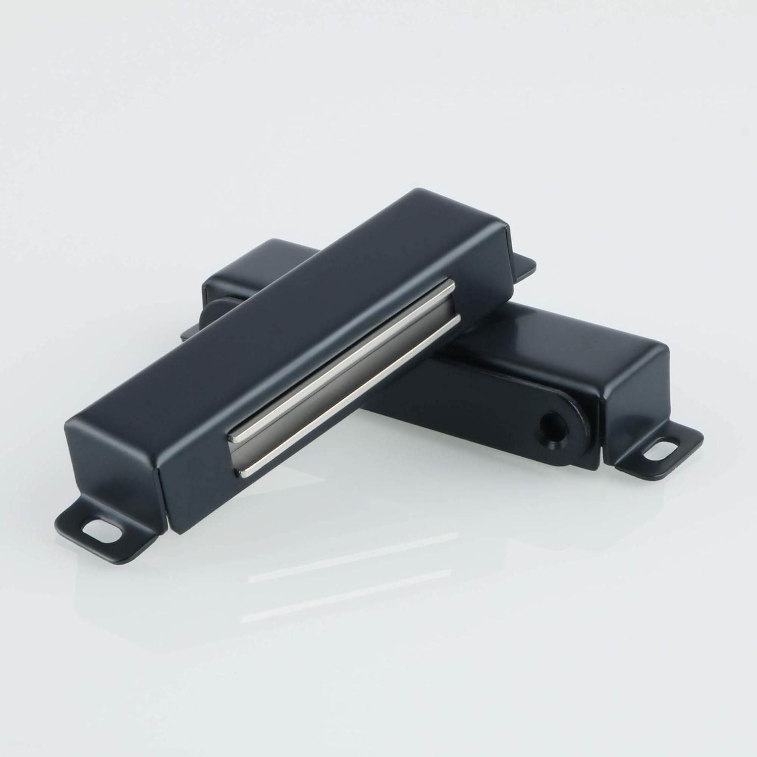 Detalle 2 de Mooche 4PACK Cabinet Magnets: Stainless Steel Magnetic Door Catch (4 Pack) for Kitchen Cabinets