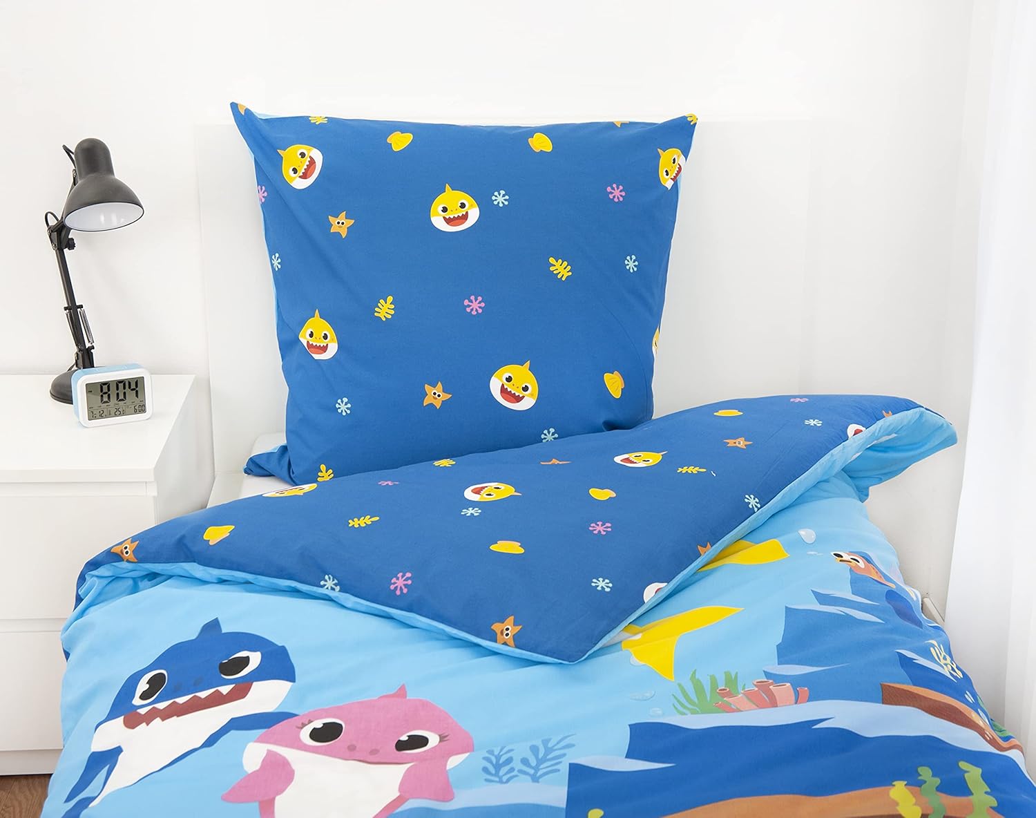 Detalle 2 de Parure de lit Herding Baby Shark (2 pièces) réversible : taie 80 x 80 cm + housse de couette 135 x 200 cm