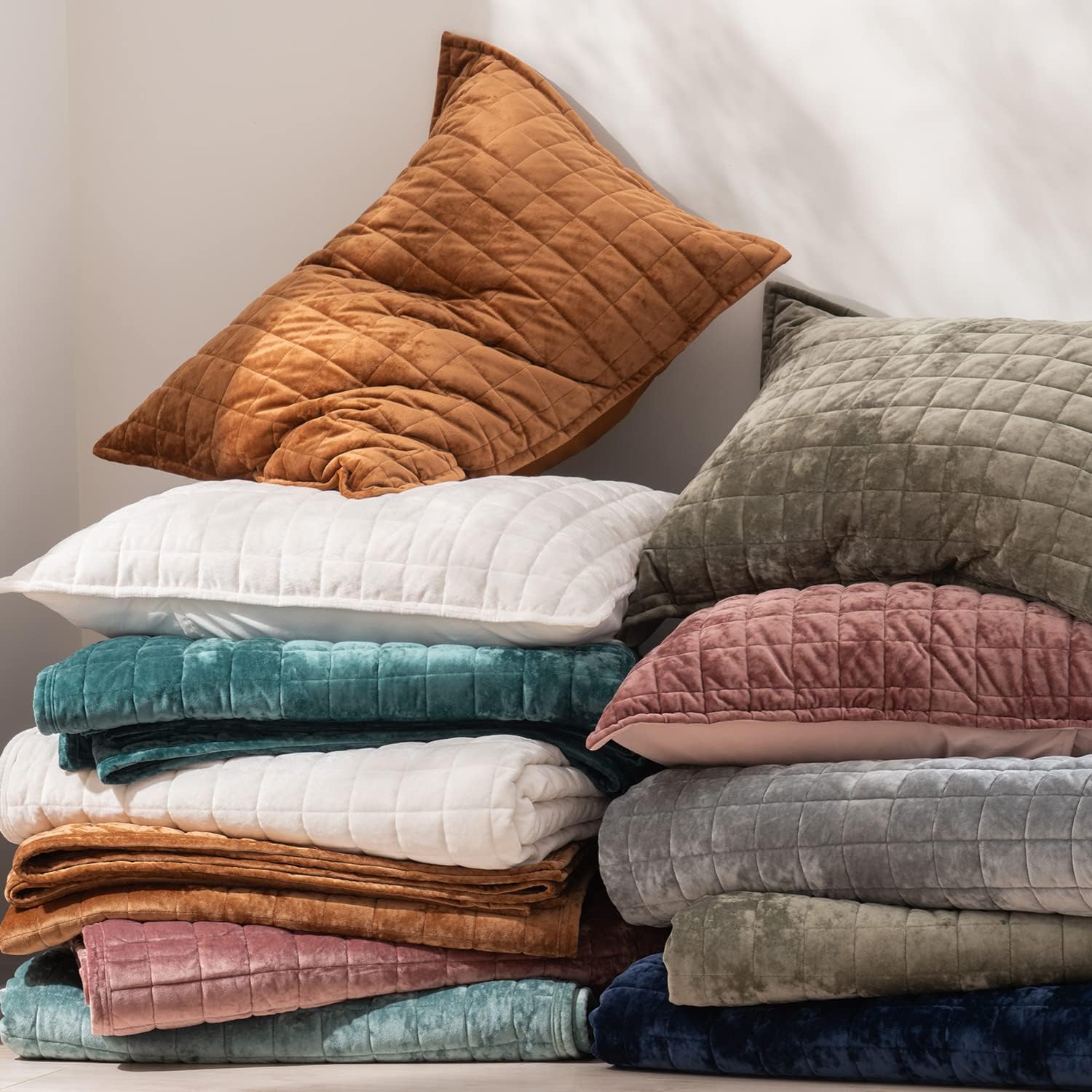 Thumbnail 5 de RECYCO Luxury Velvet Quilt Set (California King 118'' x 106''): Ultra-Soft, Lightweight, Oversized Comfort for All Season Bedding