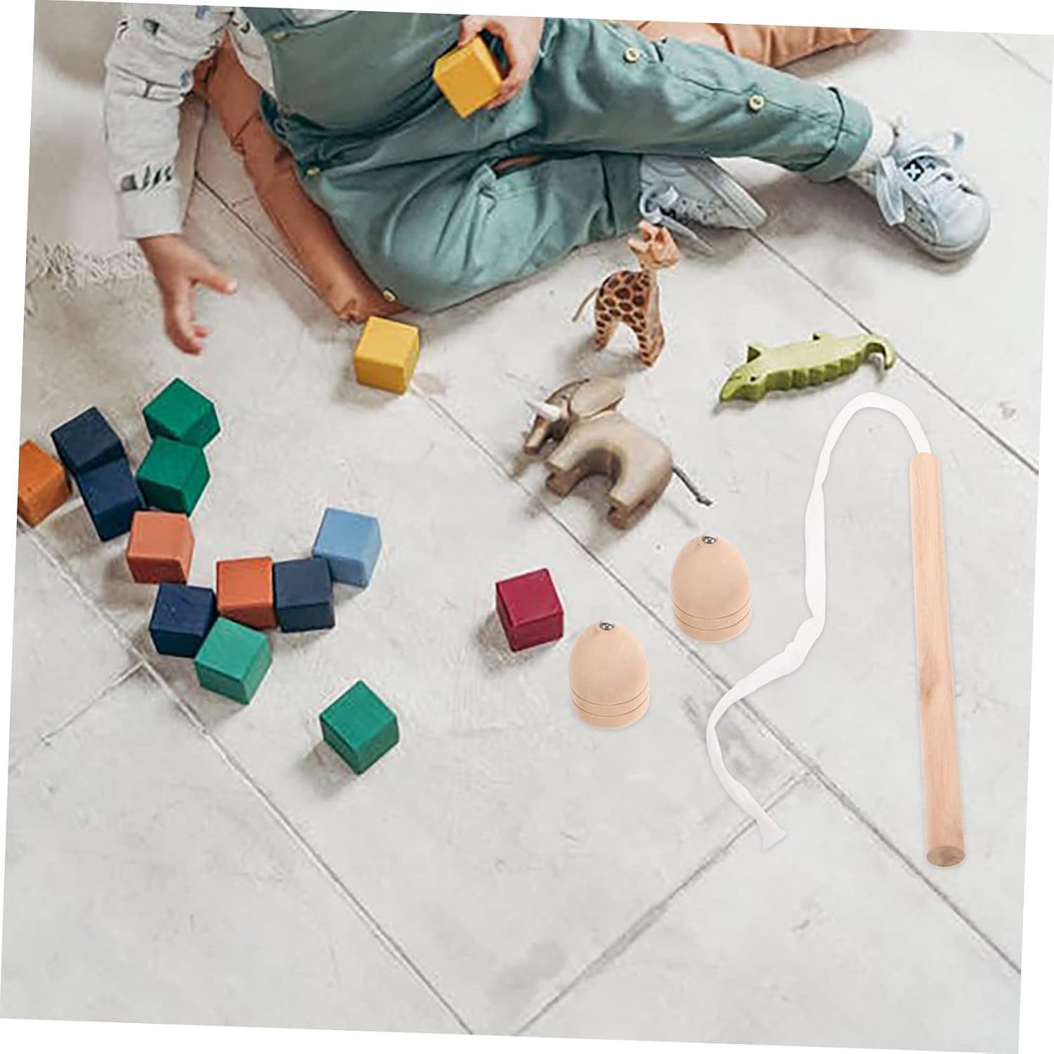 Detalle de JOINPAYA Wooden Gyro Toys Set with Whip – Traditional Chinese Spinning Tops for Hand-Eye Coordination Development