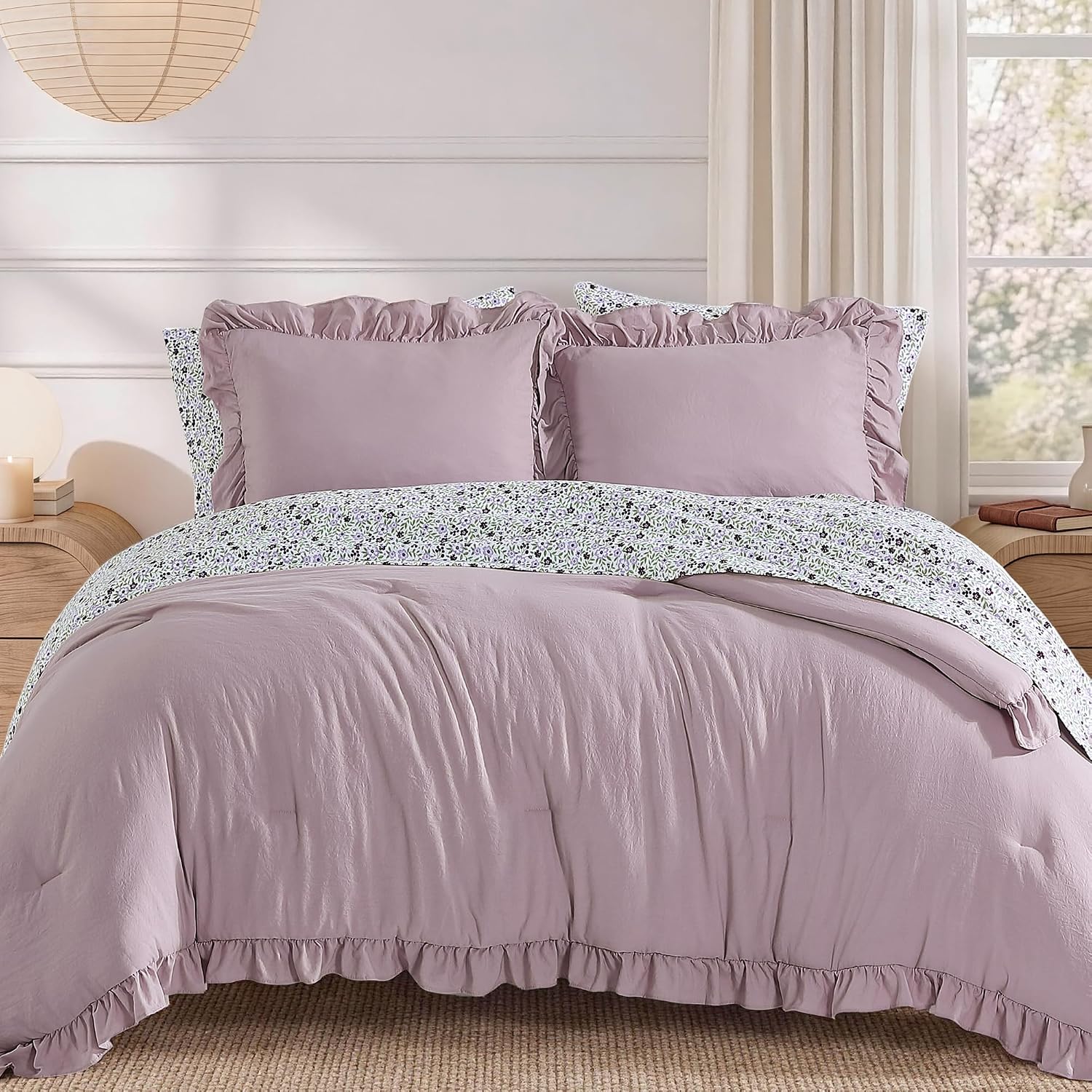 Detalle de BLOOMHAVEN Queen Comforter Set – 7 Pieces with Ruffle Beige Lace, Floral Sheets & Shams