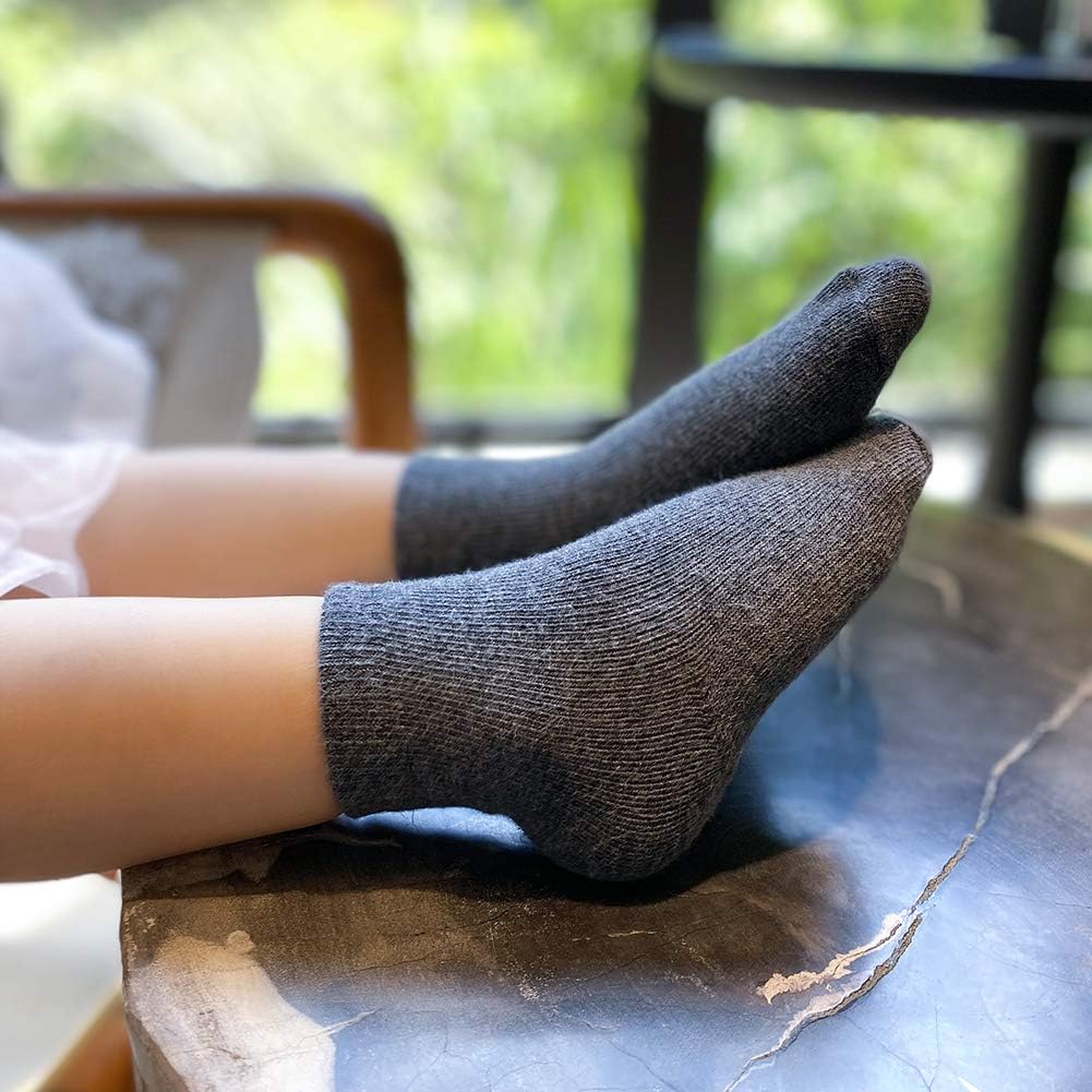 Detalle 2 de JAKIDAR 12-Pack Baby and Toddler Cotton Crew Socks with Non-Slip Grips