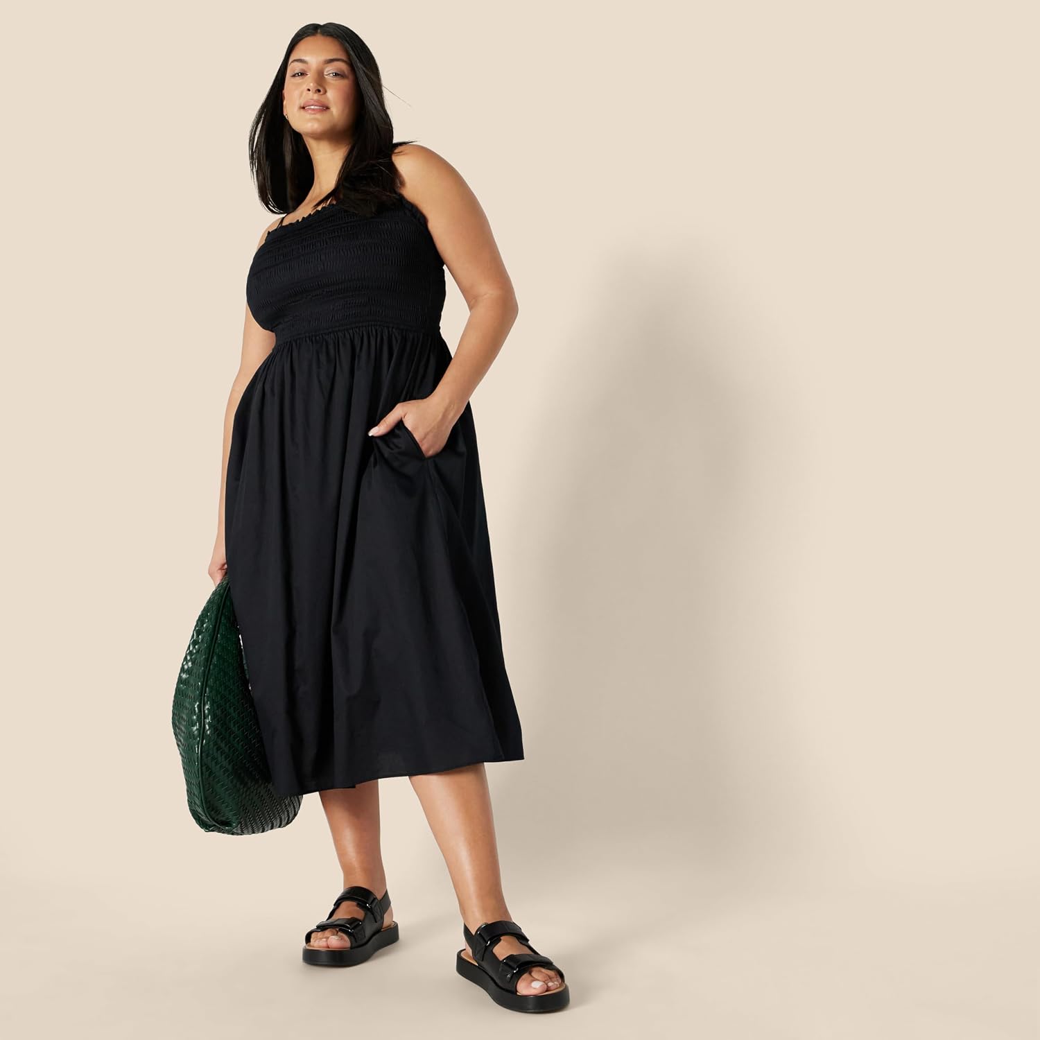 Thumbnail 6 de Amazon Essentials Women's Regular-Fit Cotton Sateen Smocked Bodice Midi Dress