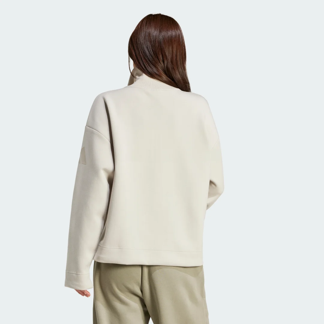 Detalle de Sudadera con cremallera hasta el pecho Soft Lux de Adidas – Beige
