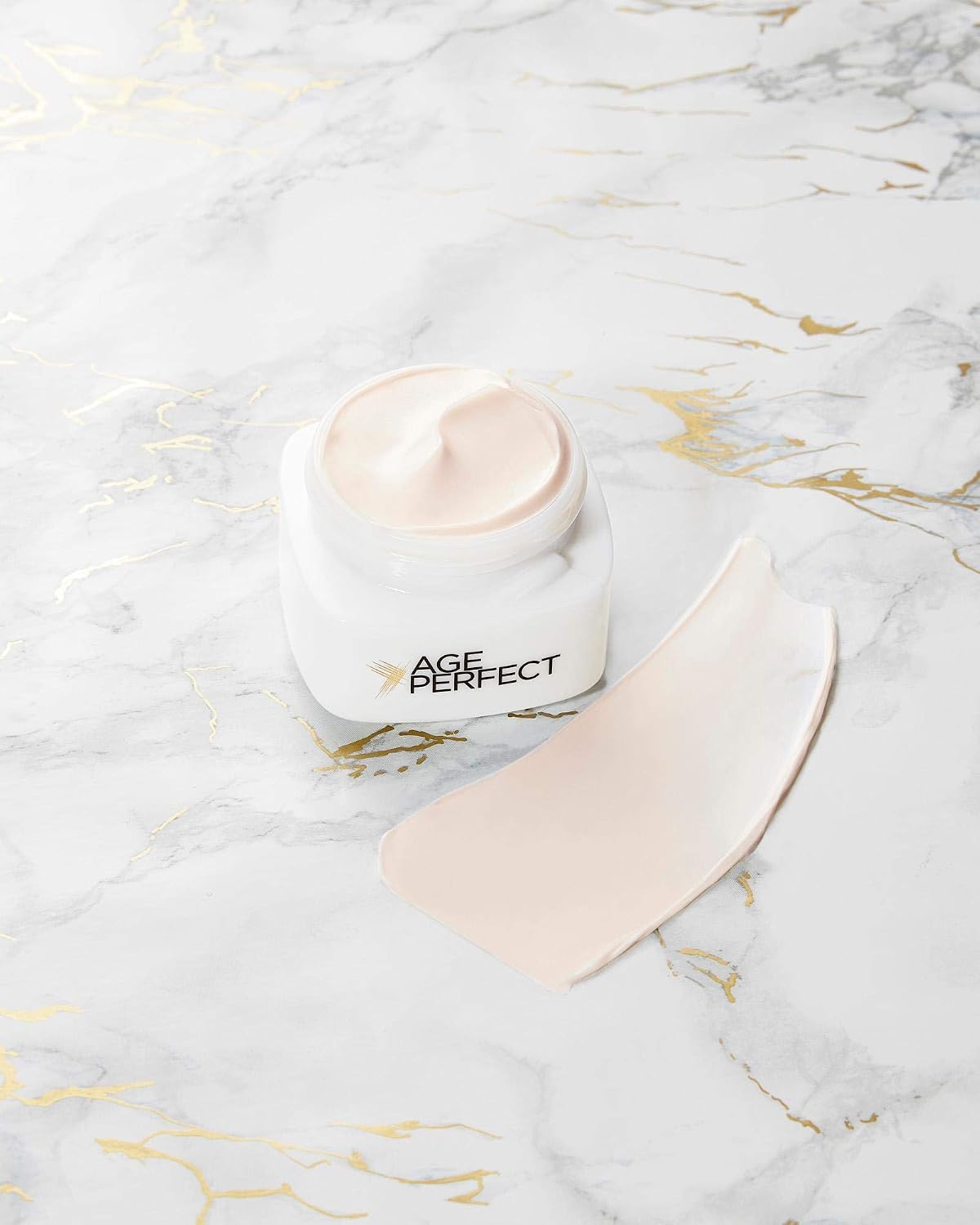 Detalle 2 de L'Oréal Paris Age Perfect Pro-Kollagen Augencreme, 15 ml – Feuchtigkeit und Straffheit rund um die Augen
