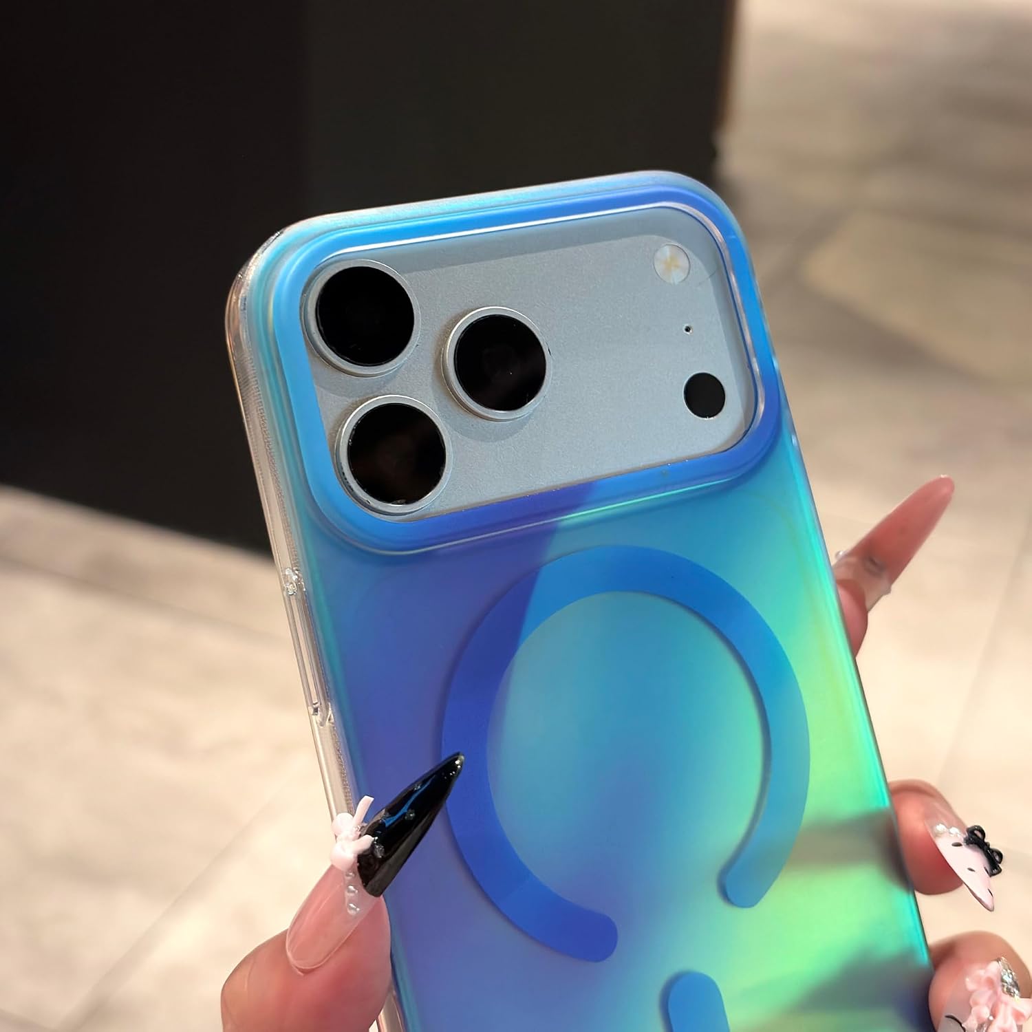 Detalle de RoyMonkey Magnetic iPhone Case for iPhone 17 Pro Max