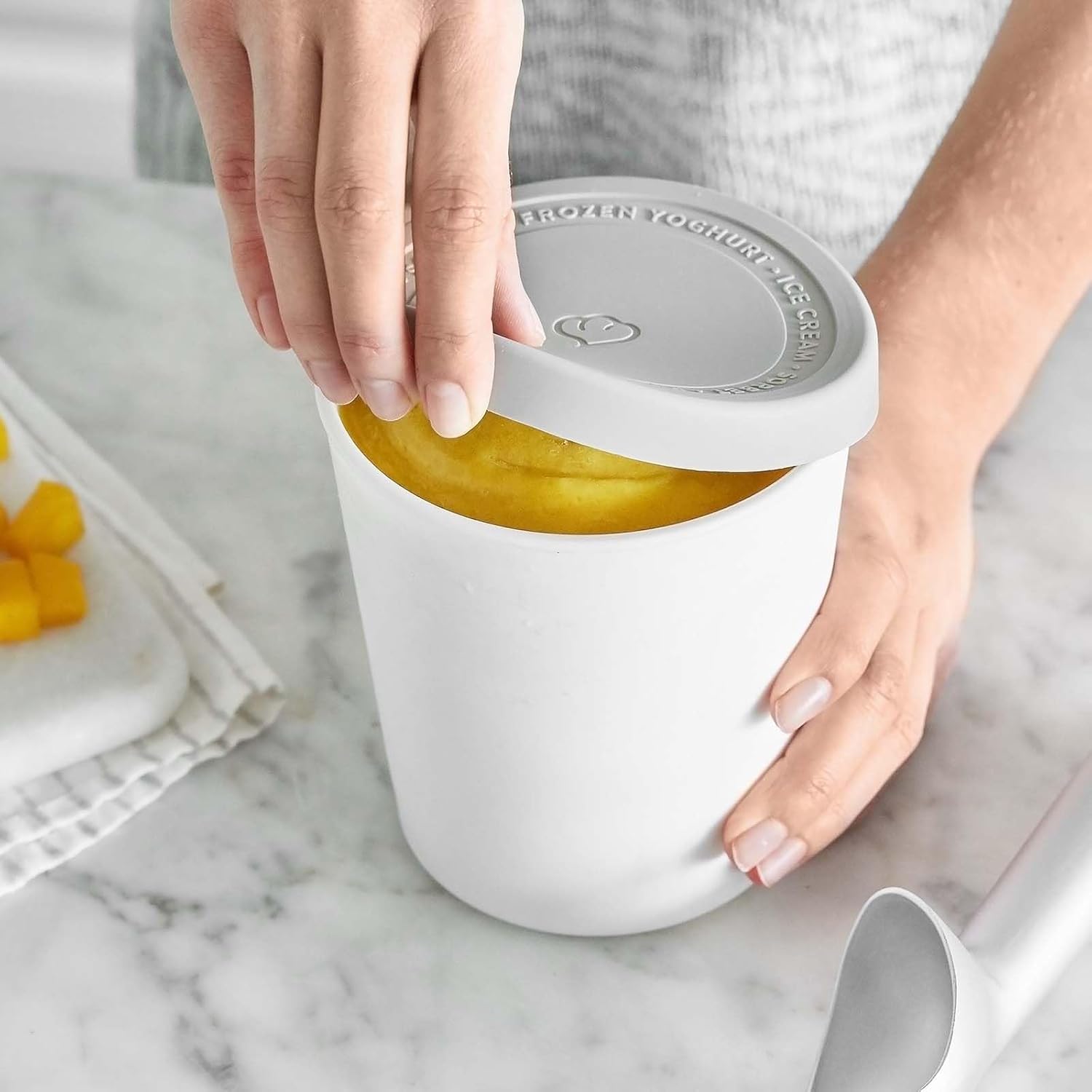 Detalle 2 de Springlane Kitchen ijsdozen 1 liter, set van 2 met BPA-vrij kunststof en siliconen deksel
