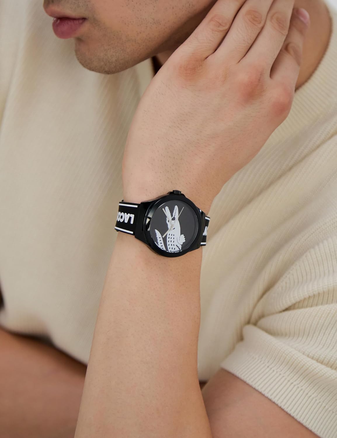 Detalle 2 de Lacoste Analog Quarzuhr NEOCROC für Herren – 42 mm Gehäuse, schwarzes Zifferblatt, Silikonband