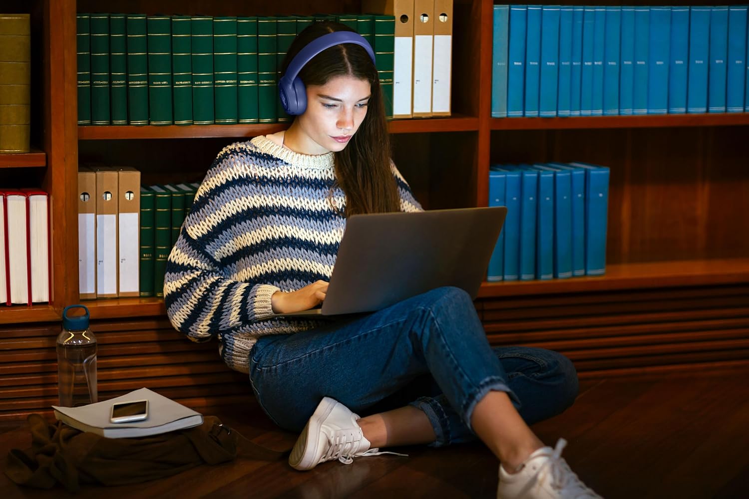 Detalle de JBL Tune 680 NC – Kabellose On-Ear-Kopfhörer mit adaptivem Noise-Cancelling (Blau)