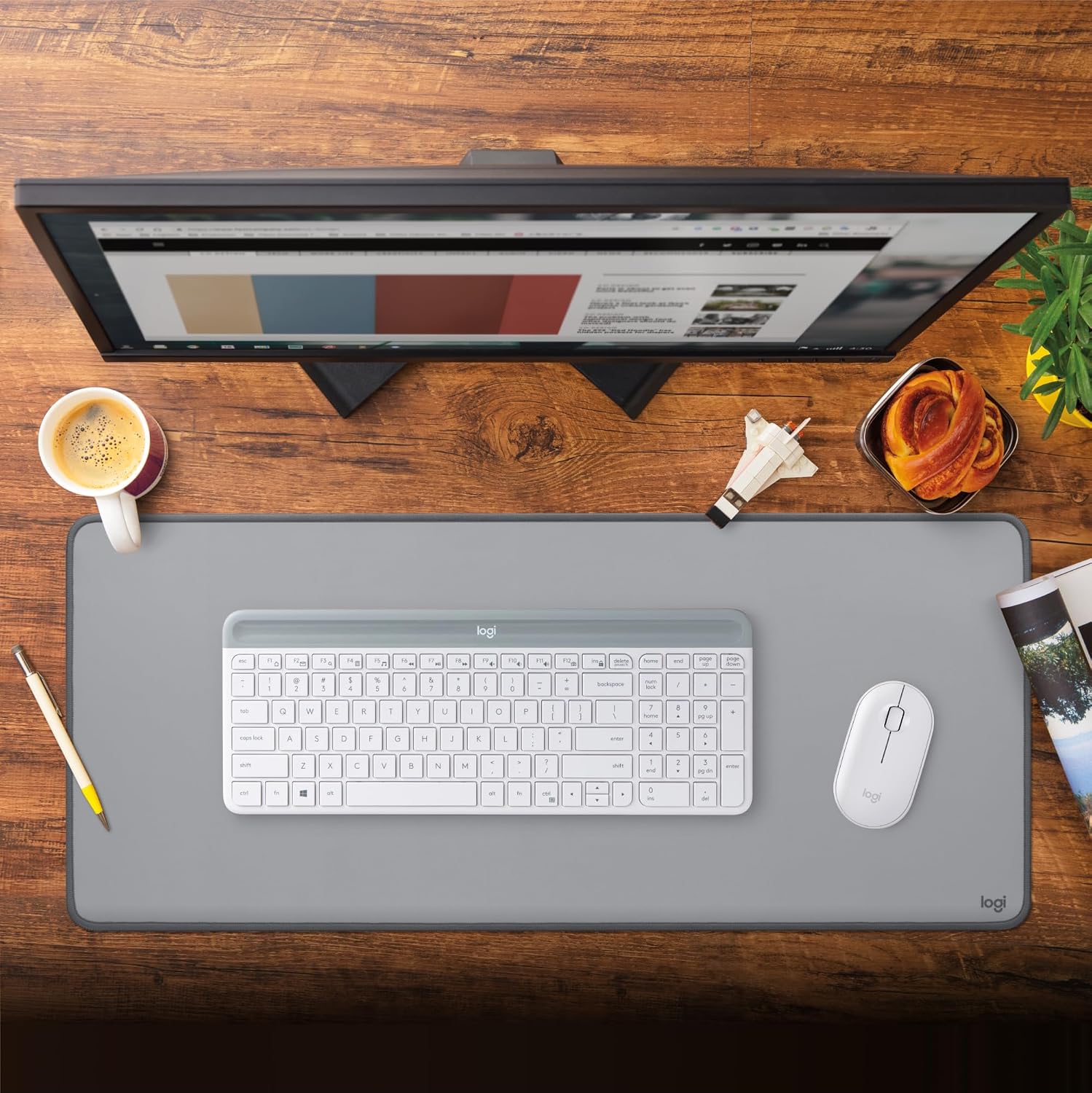 Detalle 2 de Logitech Desk Mat Studio Series: Alfombrilla Grande, Protección y Estilo para Tu Escritorio