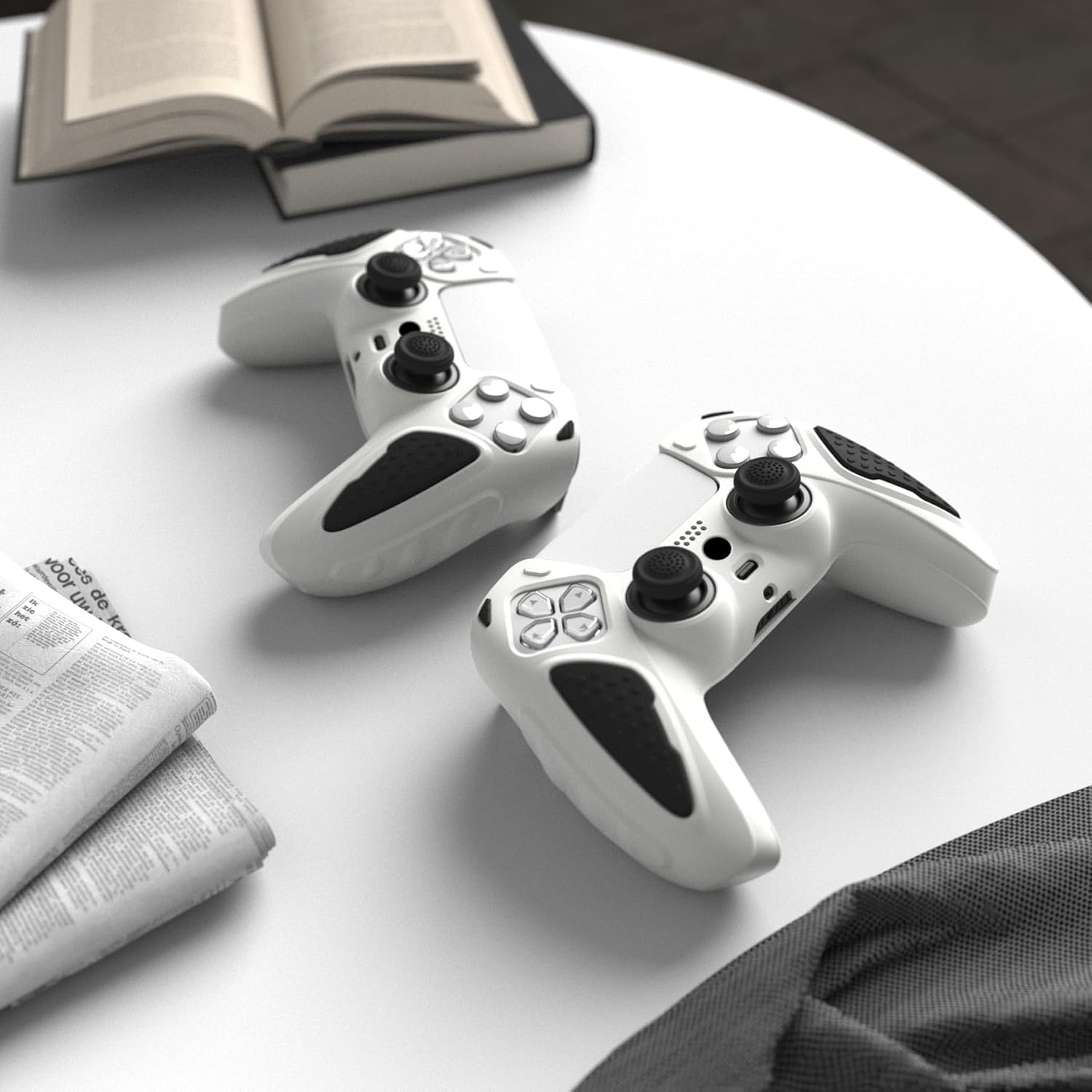 Thumbnail 4 de PlayVital Knight Edition White & Black Two Tone Anti-Slip Silicone Cover for PS5 Controller