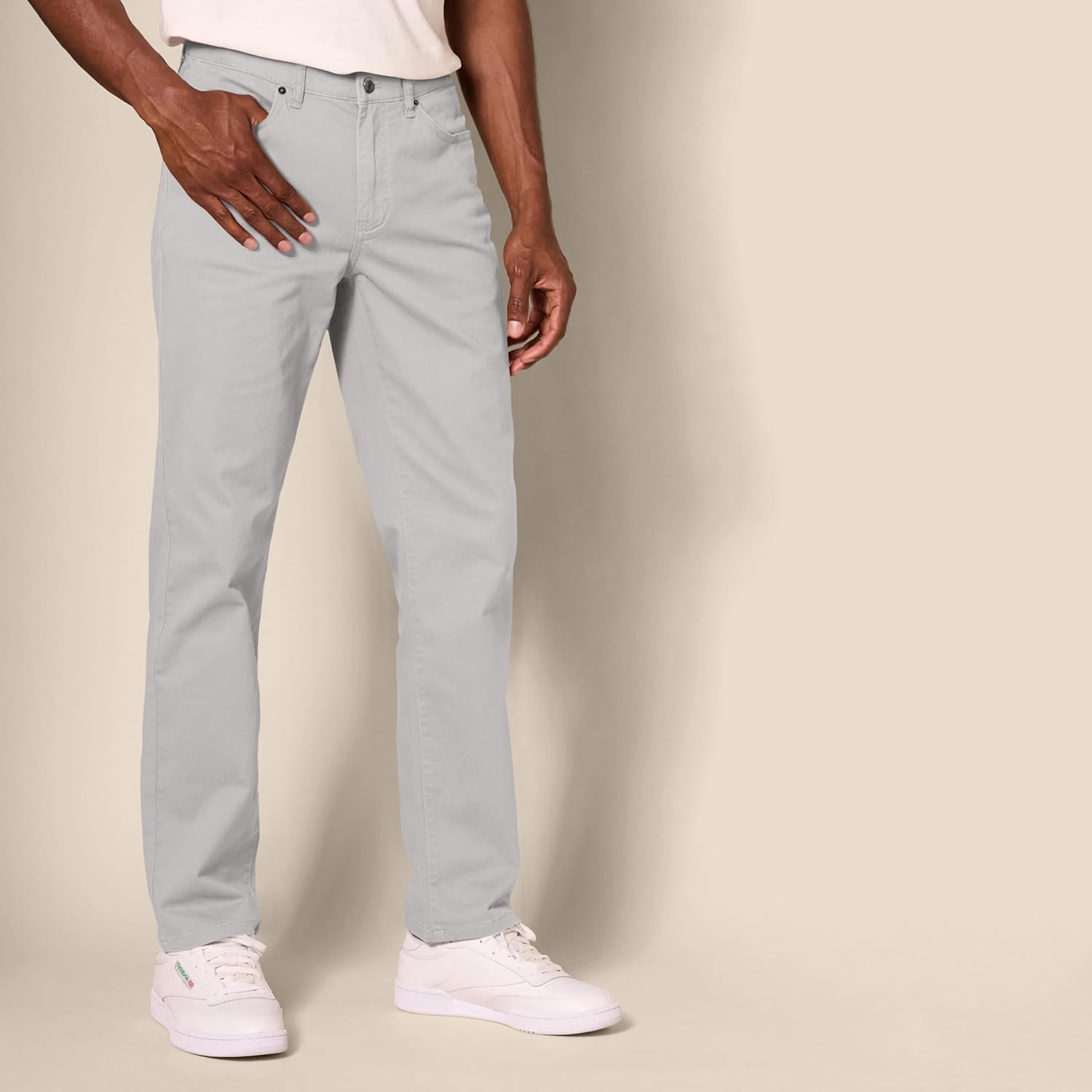 Thumbnail 2 de Amazon Essentials Men’s Straight-Fit 5-Pocket Stretch Twill Trousers