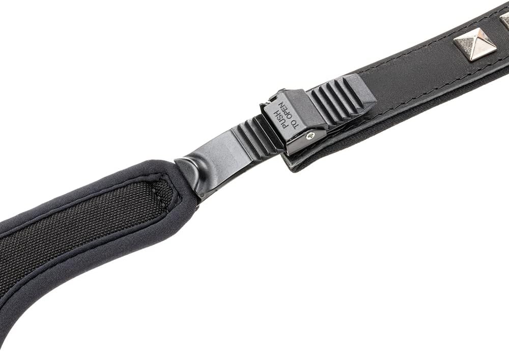 Detalle de Ferplast Giotto Luxor MEDIUM Hundegeschirr aus echtem Leder – Schwarz, Größe mittel (38–46 cm) mit silbernen Nieten