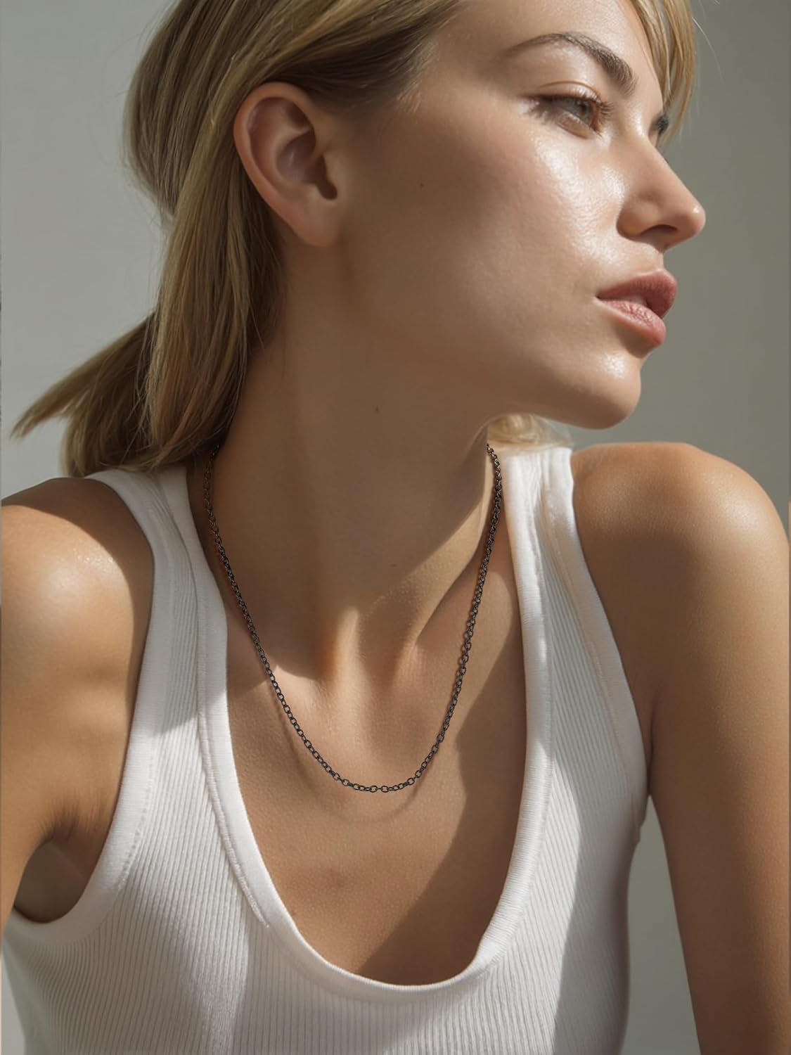 Detalle de Collier ChaînesPro pour femme en acier inoxydable 2 mm, design rolo simple (46 à 76 cm) – argenté, or, or rose ou noir
