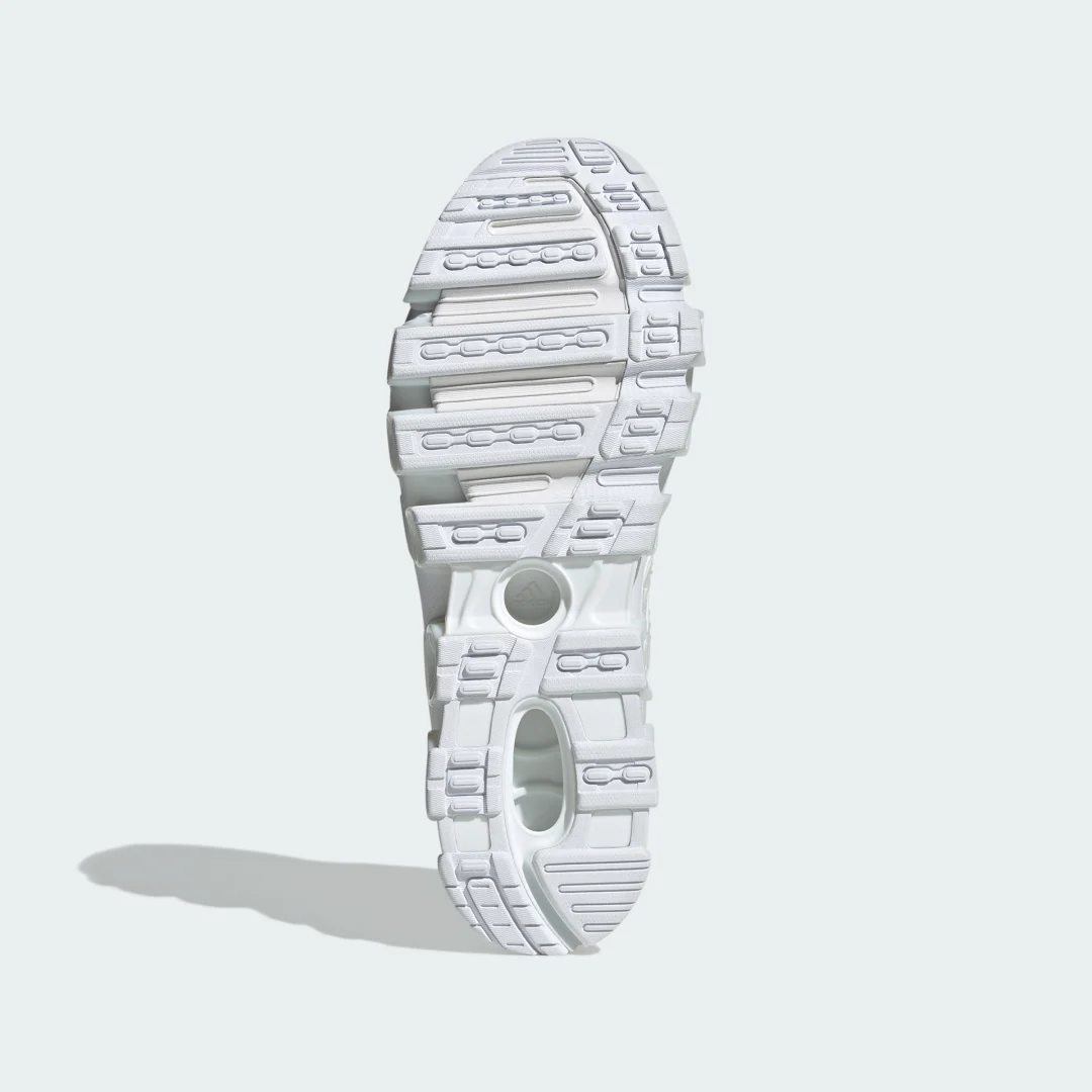 Detalle de Adidas Megaride blanca