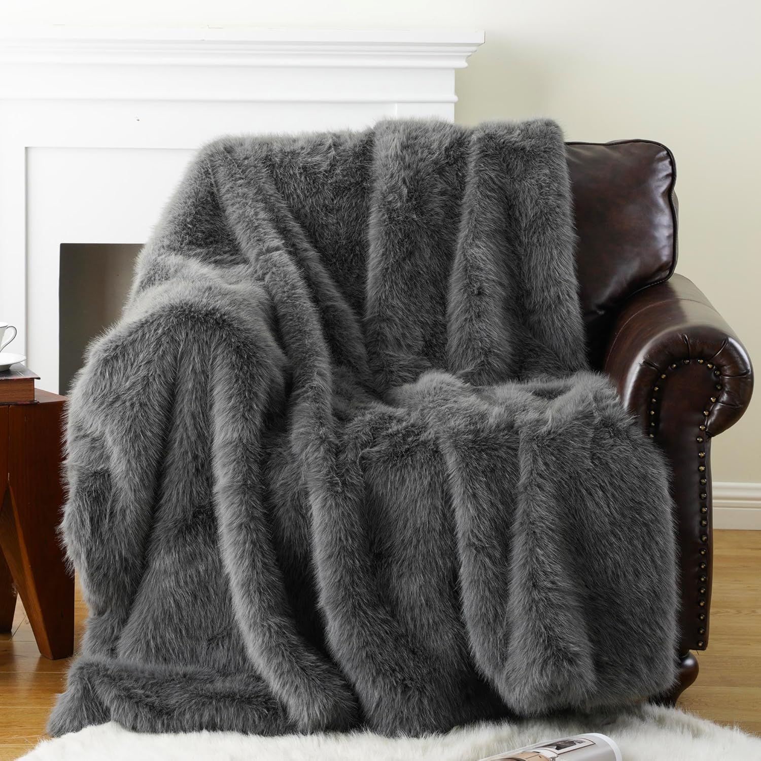 Thumbnail 1 de BATTILO HOME Faux Fur Throw Blanket (Grey) 125x150cm – long pile comfort with velvet reverse