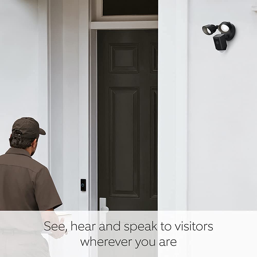 Detalle de Ring Floodlight Cam Wired Plus (1080p HD) outdoor security camera with LED floodlights, siren and Wi‑Fi