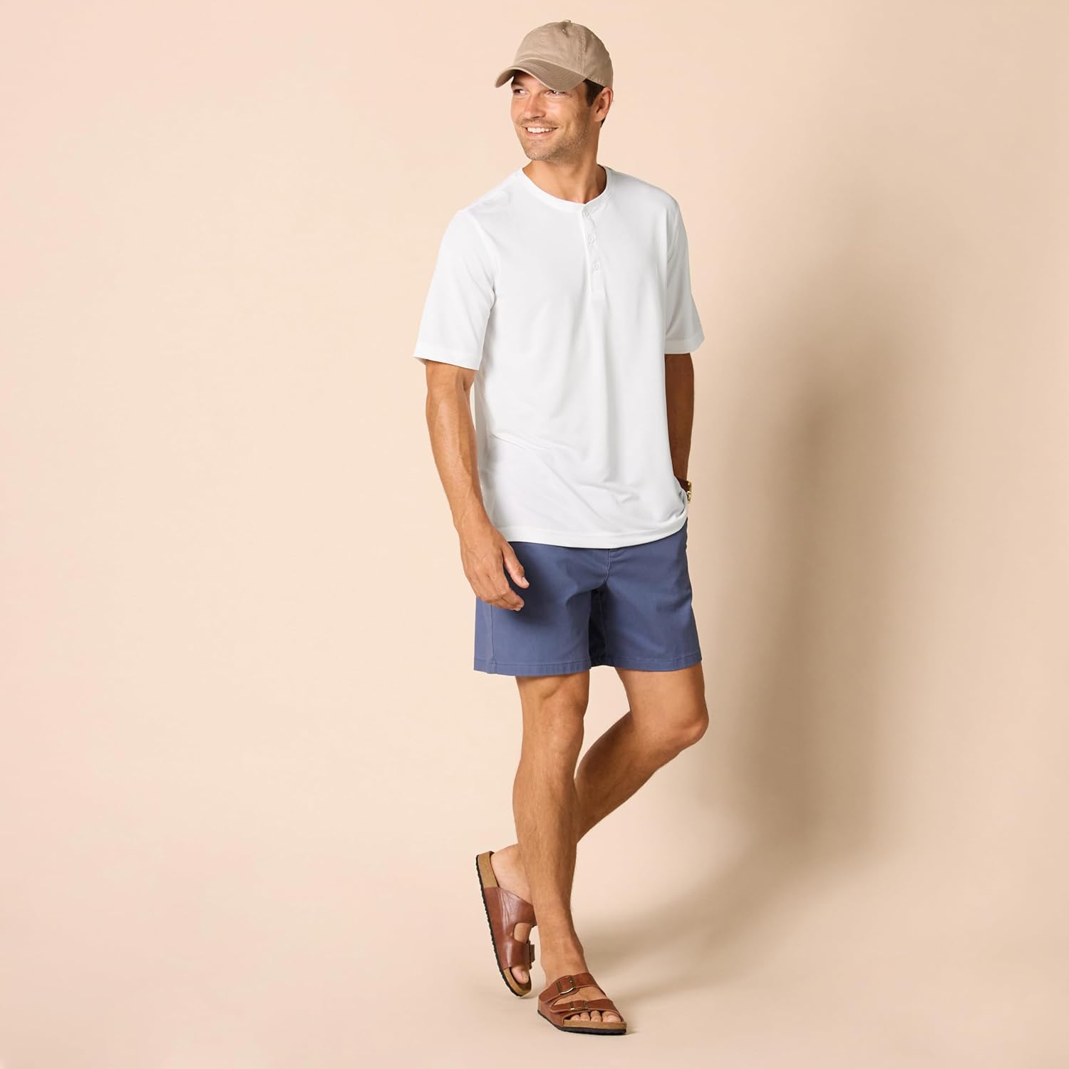 Thumbnail 4 de Amazon Essentials Men’s Regular-Fit Quick-Dry Short-Sleeved Henley T-Shirt