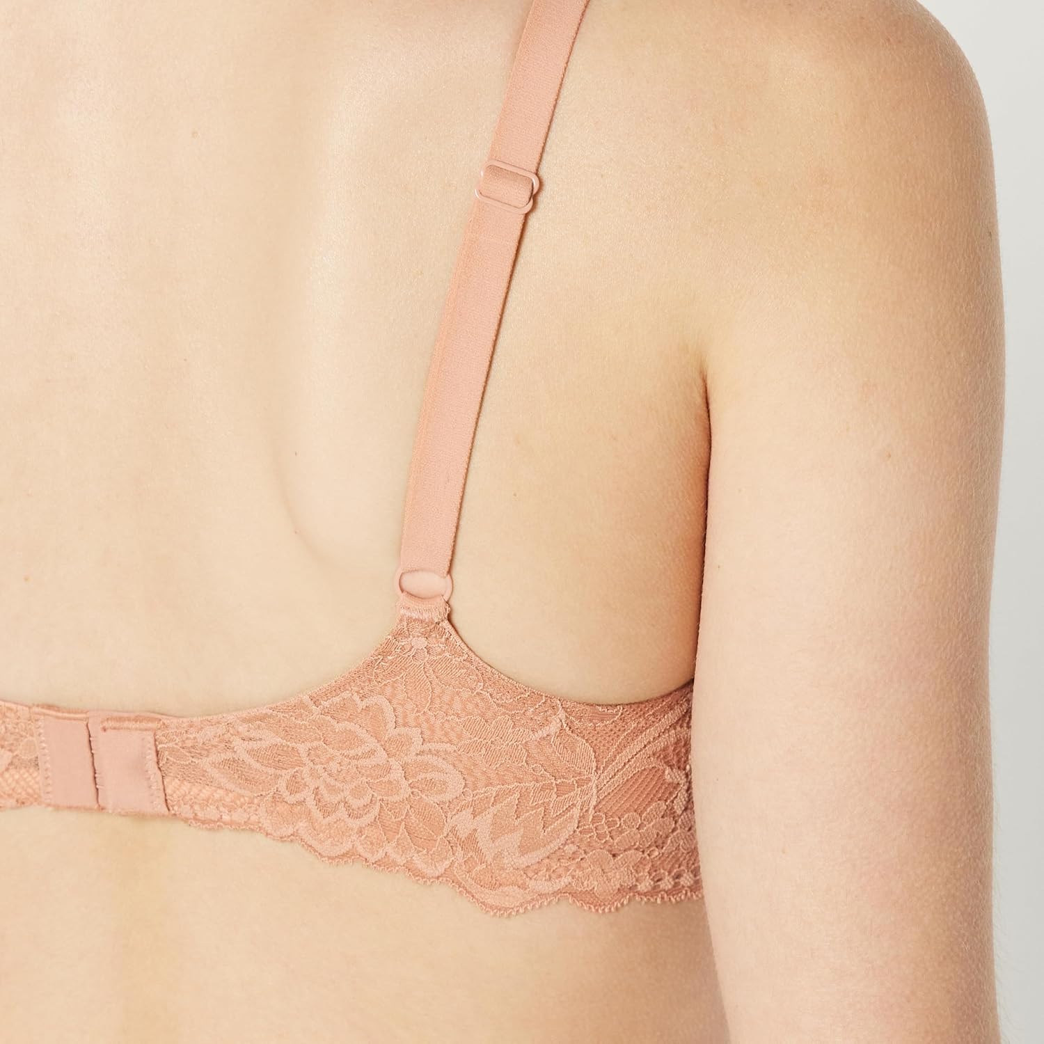 Detalle 2 de Amazon Essentials Stretch Galloon Lace Plunge Bra