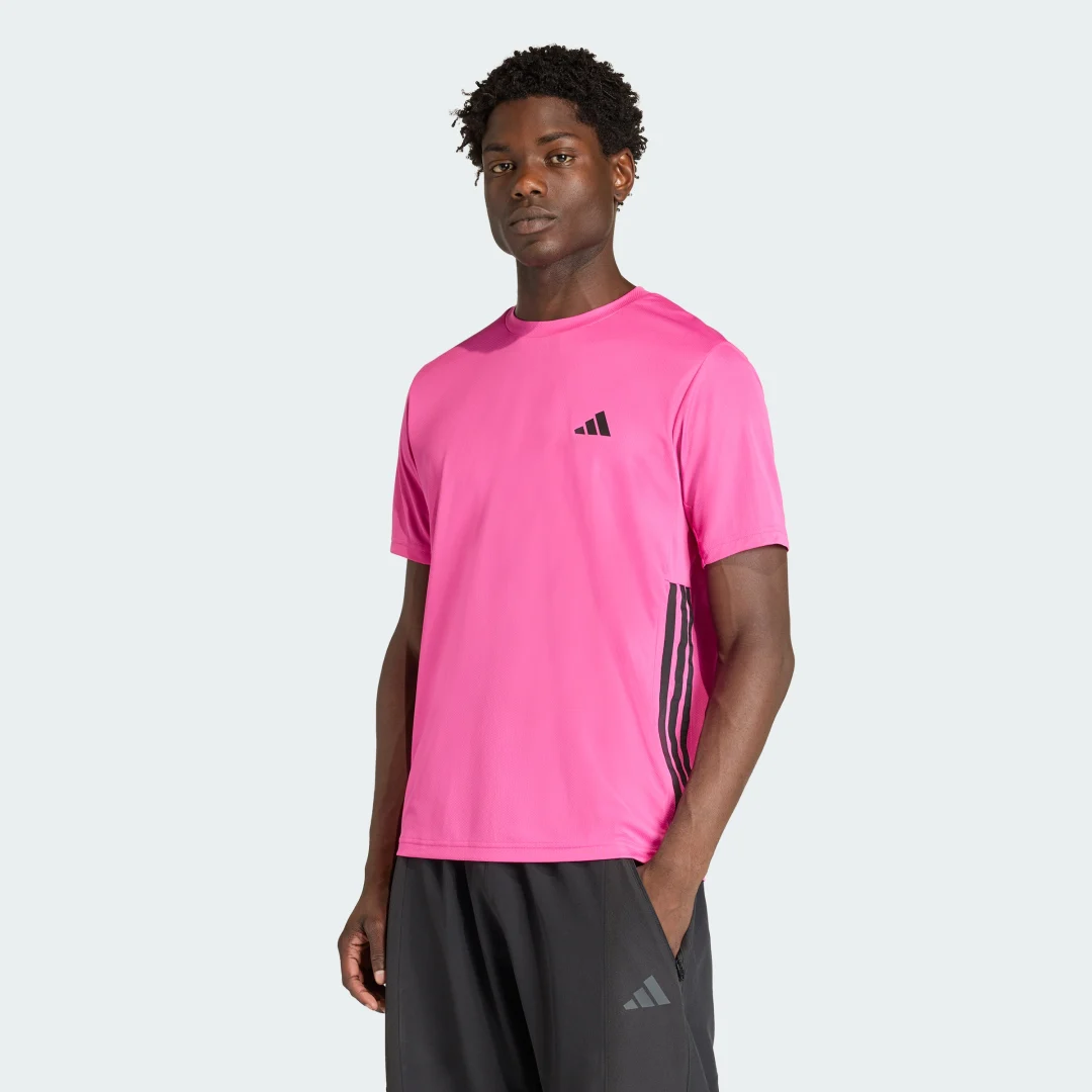 Detalle de WORKOUT ESSENTIALS BASE 3-STRIPES T-SHIRT de Adidas — camiseta de entrenamiento en rosa