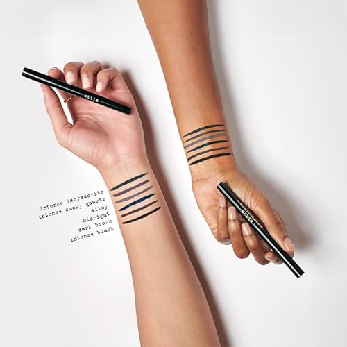 Detalle de stila Waterproof Liquid Eye Liner: Stay All Day with a Fine Brush Tip