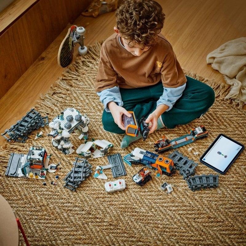 Detalle de Set Tren Expreso Polar Ártico LEGO 60470: locomotora motorizada y juego STEM para constructores avanzados