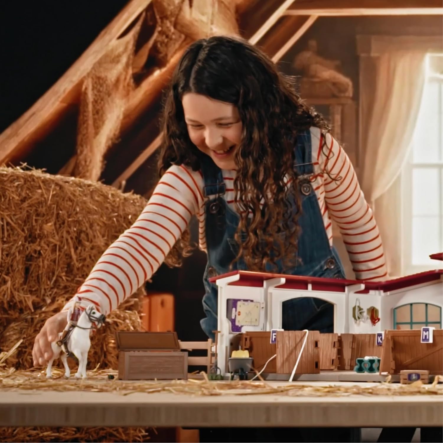 Detalle 2 de Schleich Horse Club Reithalle Peppertree 42639 179 Teile