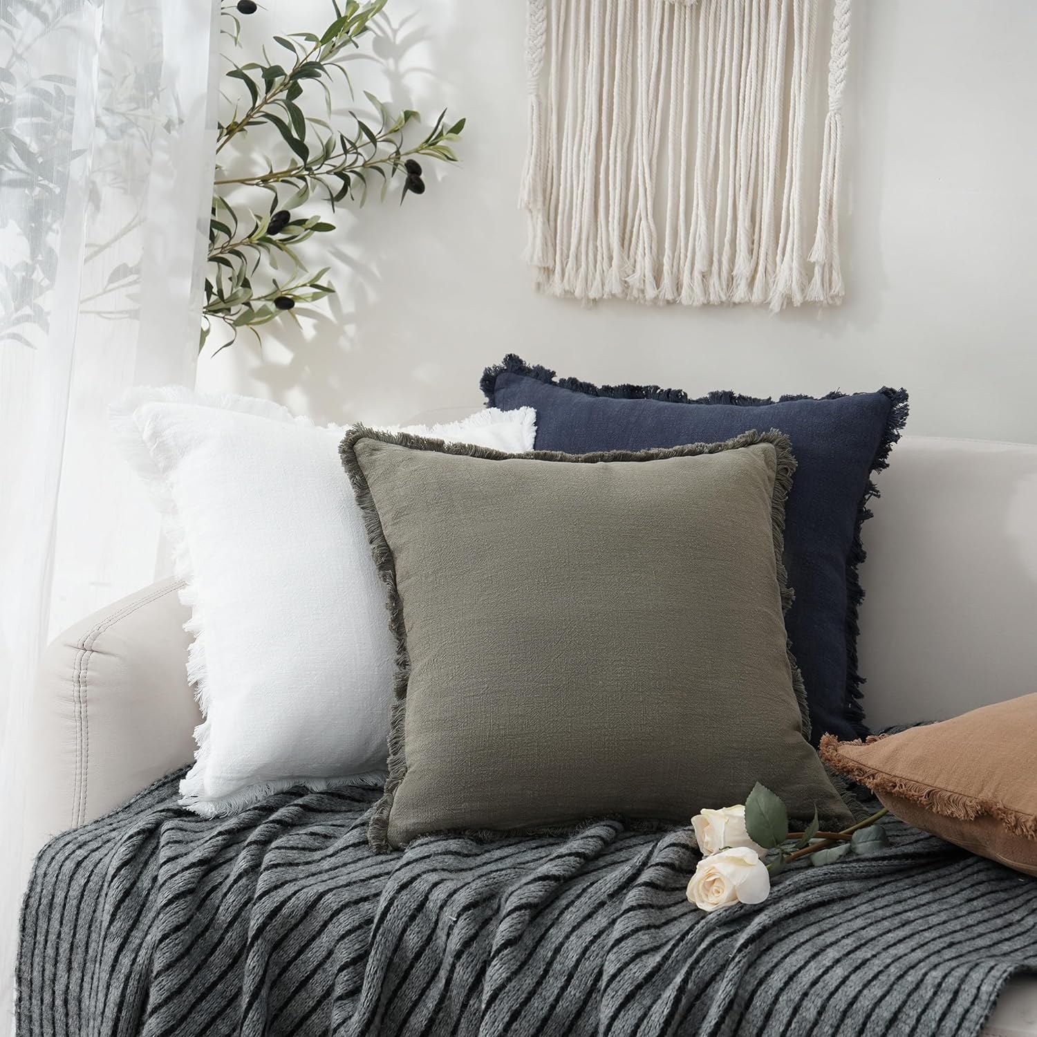 Detalle de Foindtower 2-Pack Decorative Linen Fringe Throw Pillow Covers in Navy Blue (20x20)