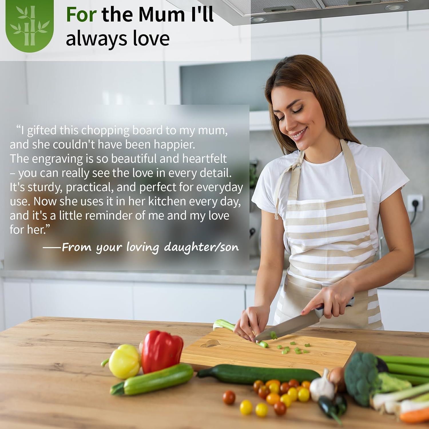 Detalle 2 de Zindoo Mum Heart Handle Engraved Bamboo Chopping Board