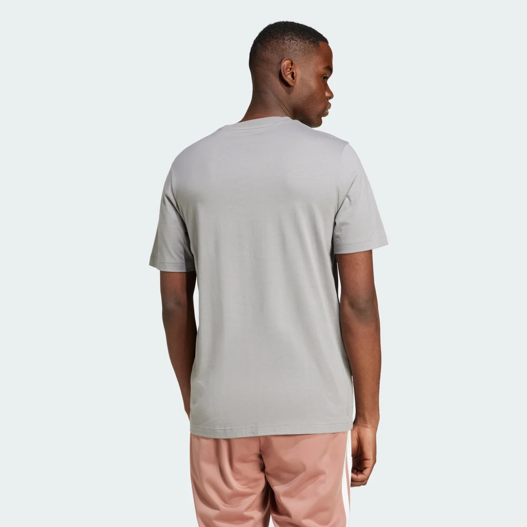 Detalle 2 de Adidas Camiseta Lounge Slide Graphic – Gris