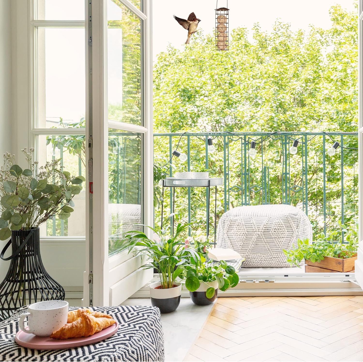 Detalle de Relaxdays talgbollshållare med tak för upphängning, brun i järn och plast