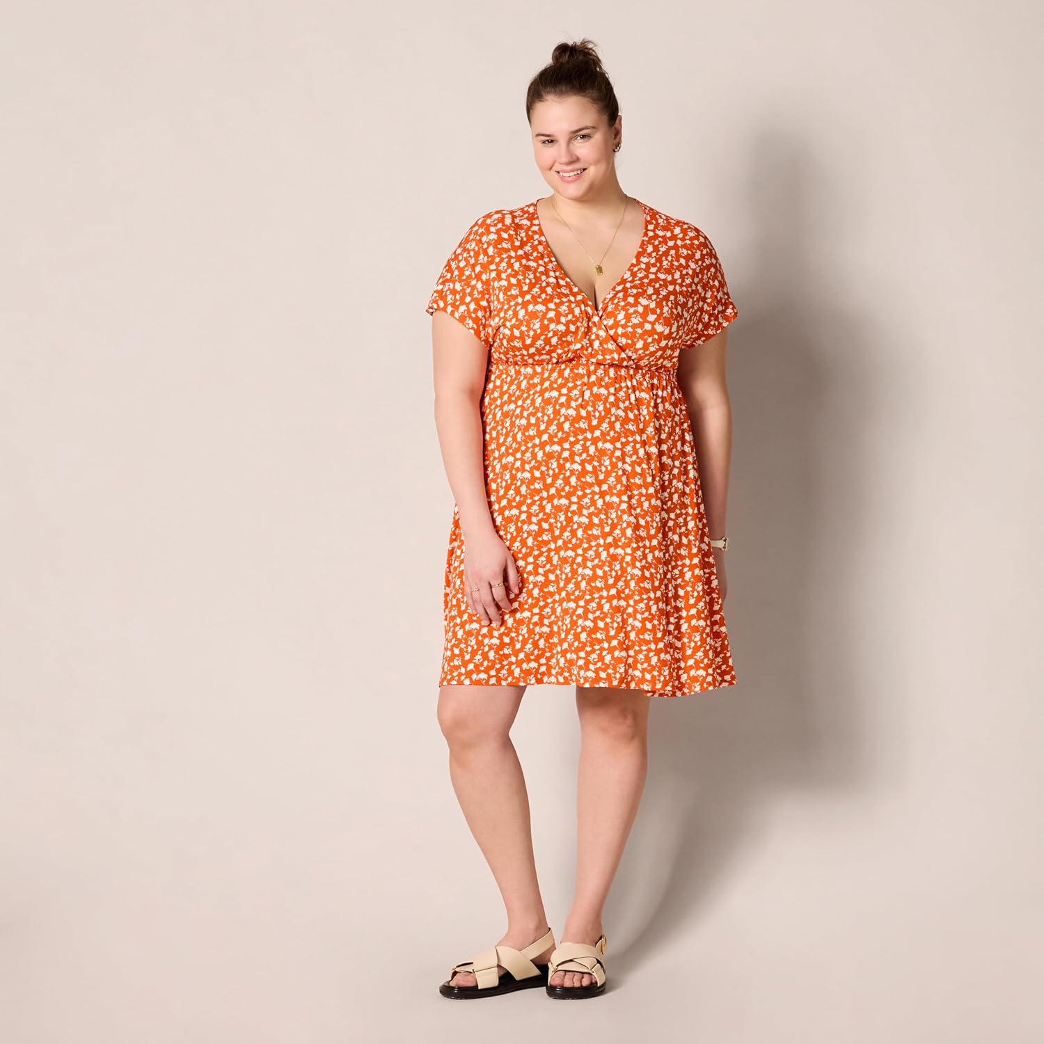 Detalle de Amazon Essentials Damen Surplice-Kleid – Übergröße verfügbar