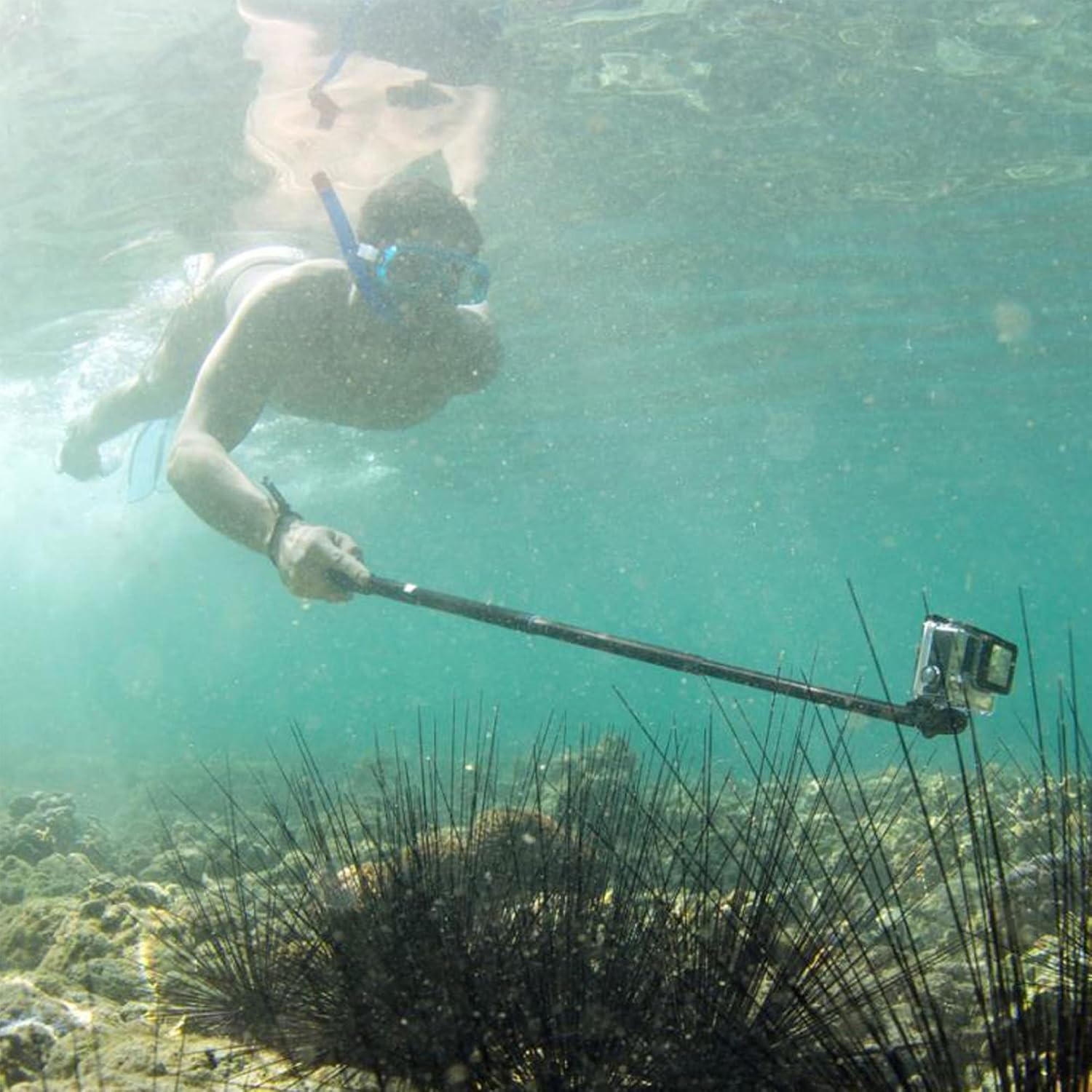 Detalle 2 de 94 cm wasserdichtes Selfie-Stick‑Ausziehstativ für GoPro und Action-Kameras