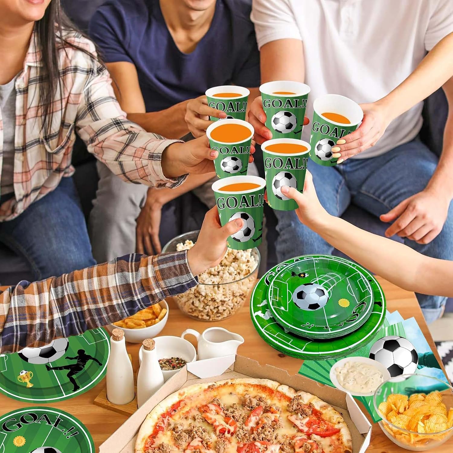 Detalle 2 de ASSUGO Partygeschirr-Set Fußball EM 2024 (60-tlg.) mit Papptellern, Bechern, Servietten & Strohhalmen