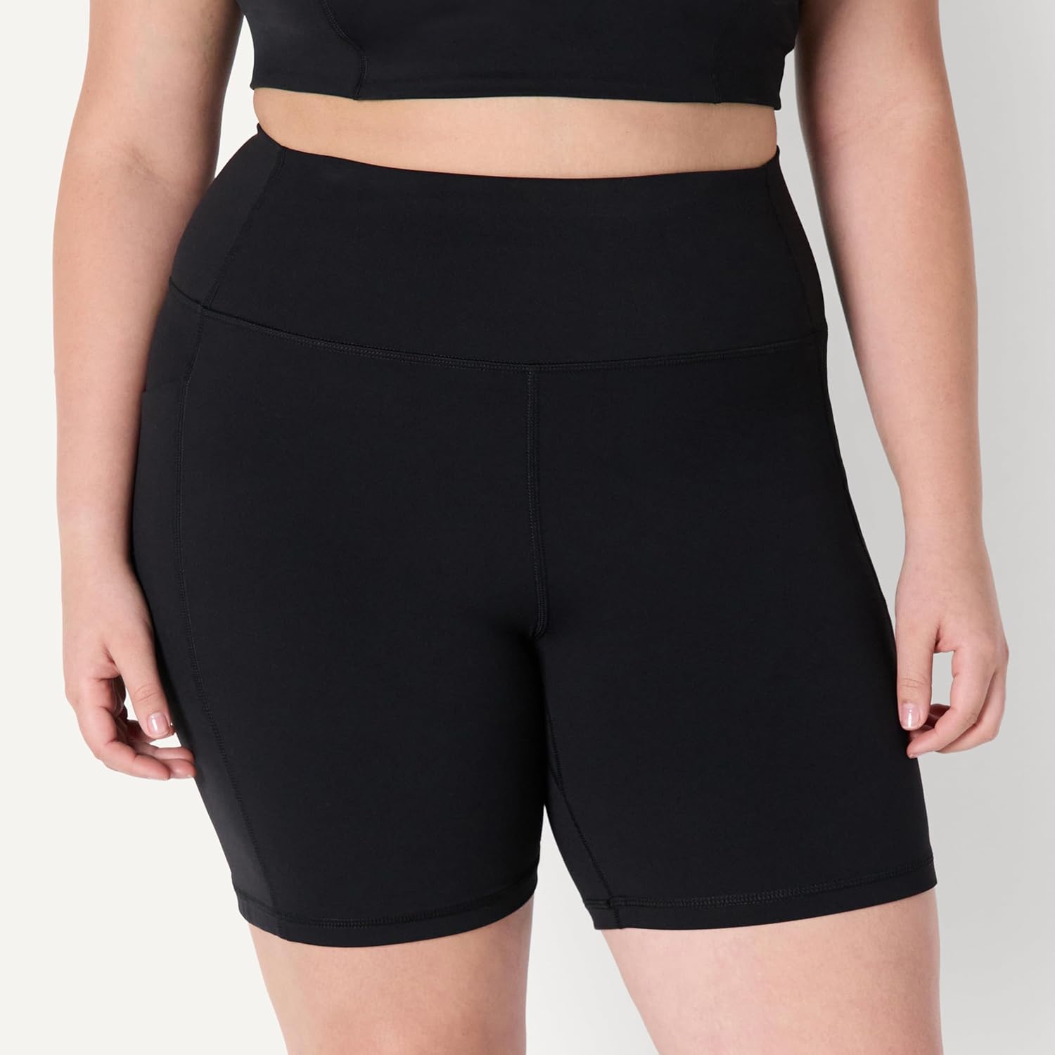 Thumbnail 5 de Amazon Essentials Damen Sportliche FormFlex-Radlerhose mit Taschen und Hoher Taille, 17,8 cm Beininnenlänge (DE Größe S)