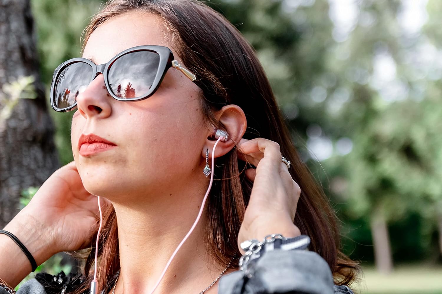 Thumbnail 3 de Ludos CLAMOR Wired Earbuds: In-Ear Sound with Memory Foam, Microphone & 5-Year Warranty (Pink)