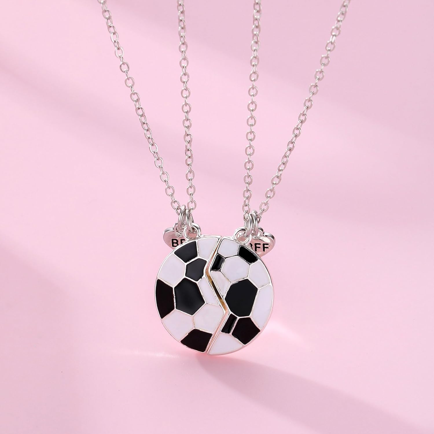 Detalle 2 de CERSLIMO Best Friend Necklaces: 2-Piece Football & Basketball Gift Set