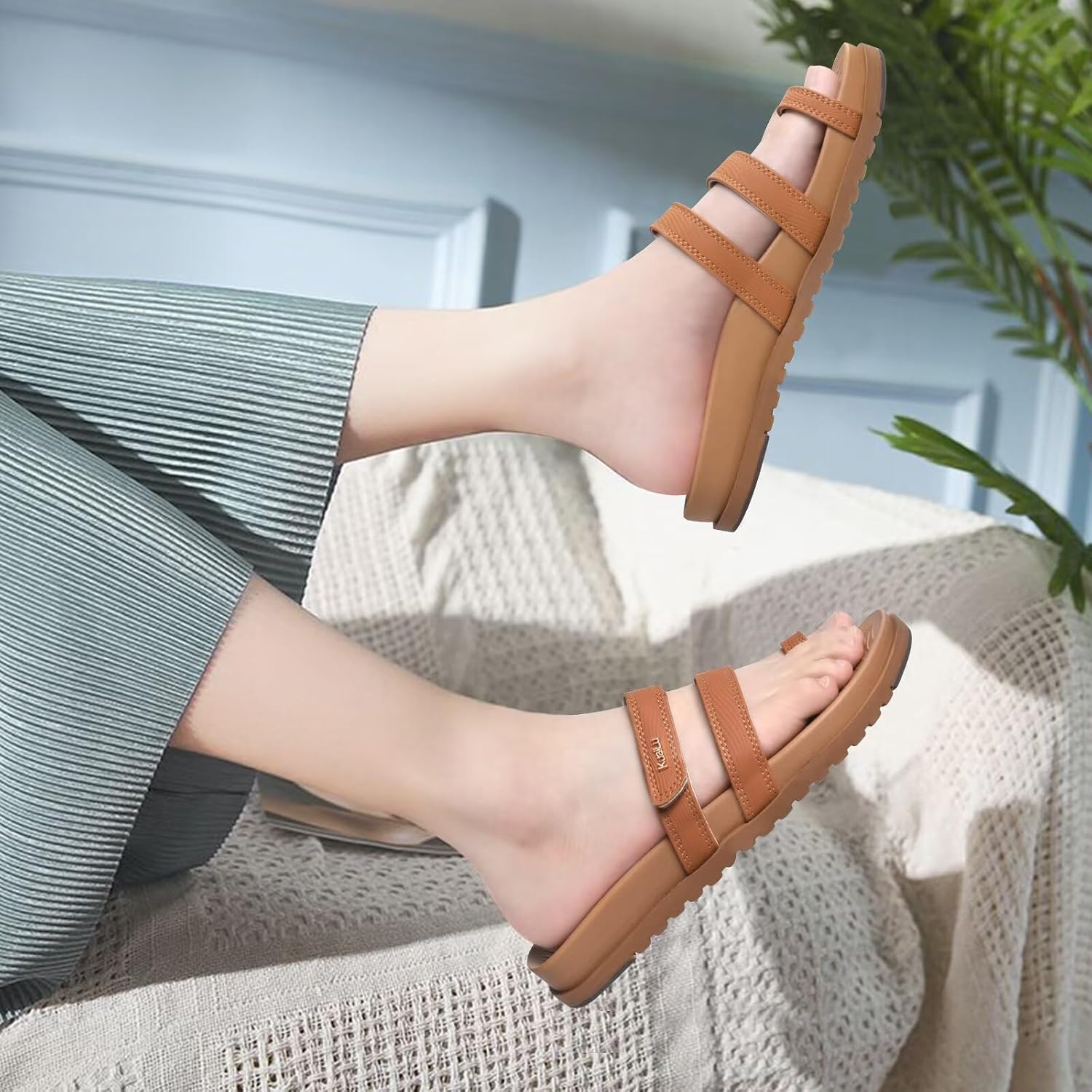 Detalle de KuaiLu Women's Slides Sandals with Arch Support: Lightweight Orthotic Comfort for Everyday Wear