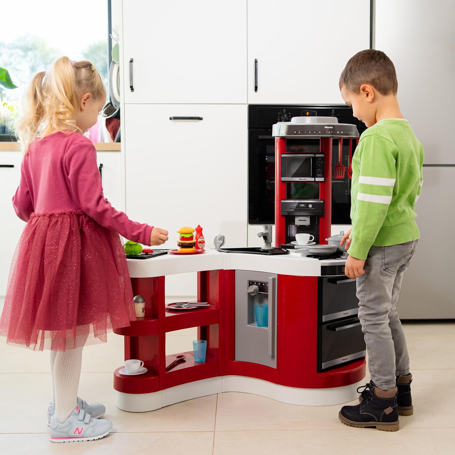 Detalle 2 de Theo Klein Miele Kitchen Big Rounded 7101 play kitchen with sound effects