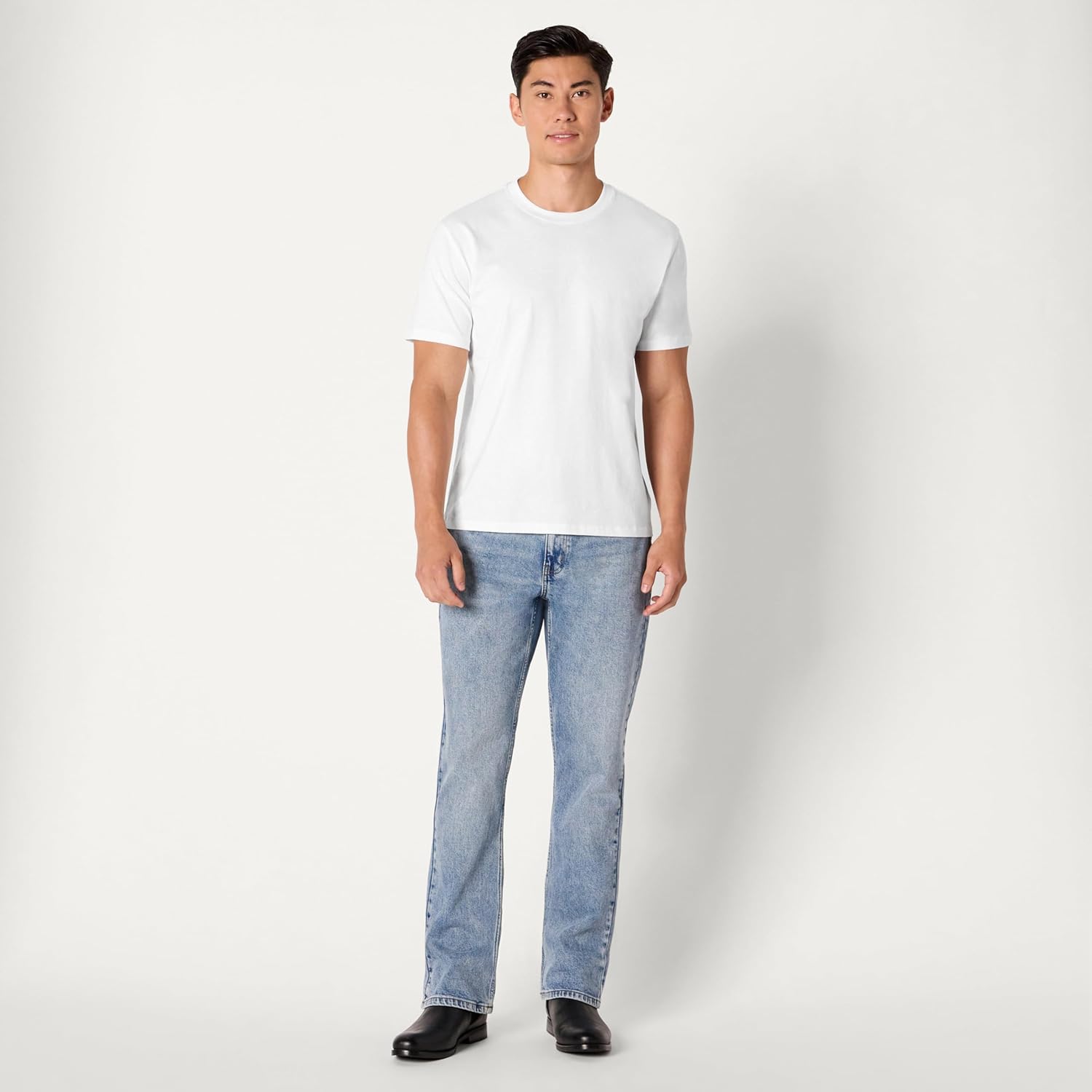 Thumbnail 4 de Amazon Essentials Herren Straight-Fit Bootcut-Jeans mit geringem Stretchanteil