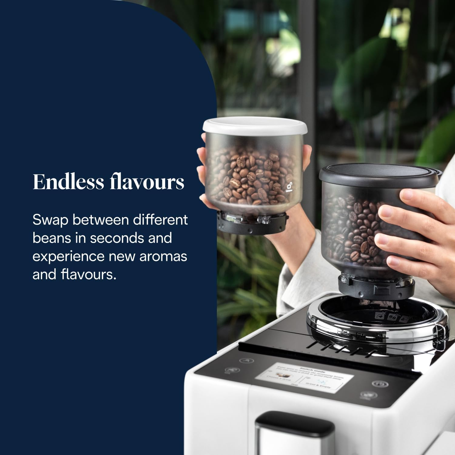 Detalle 2 de De'Longhi RIVELIA EXAM440.55.W: Fully Automatic Espresso Machine with LatteCrema, 22+ Beverages and Twin Bean Hoppers (UK edition)