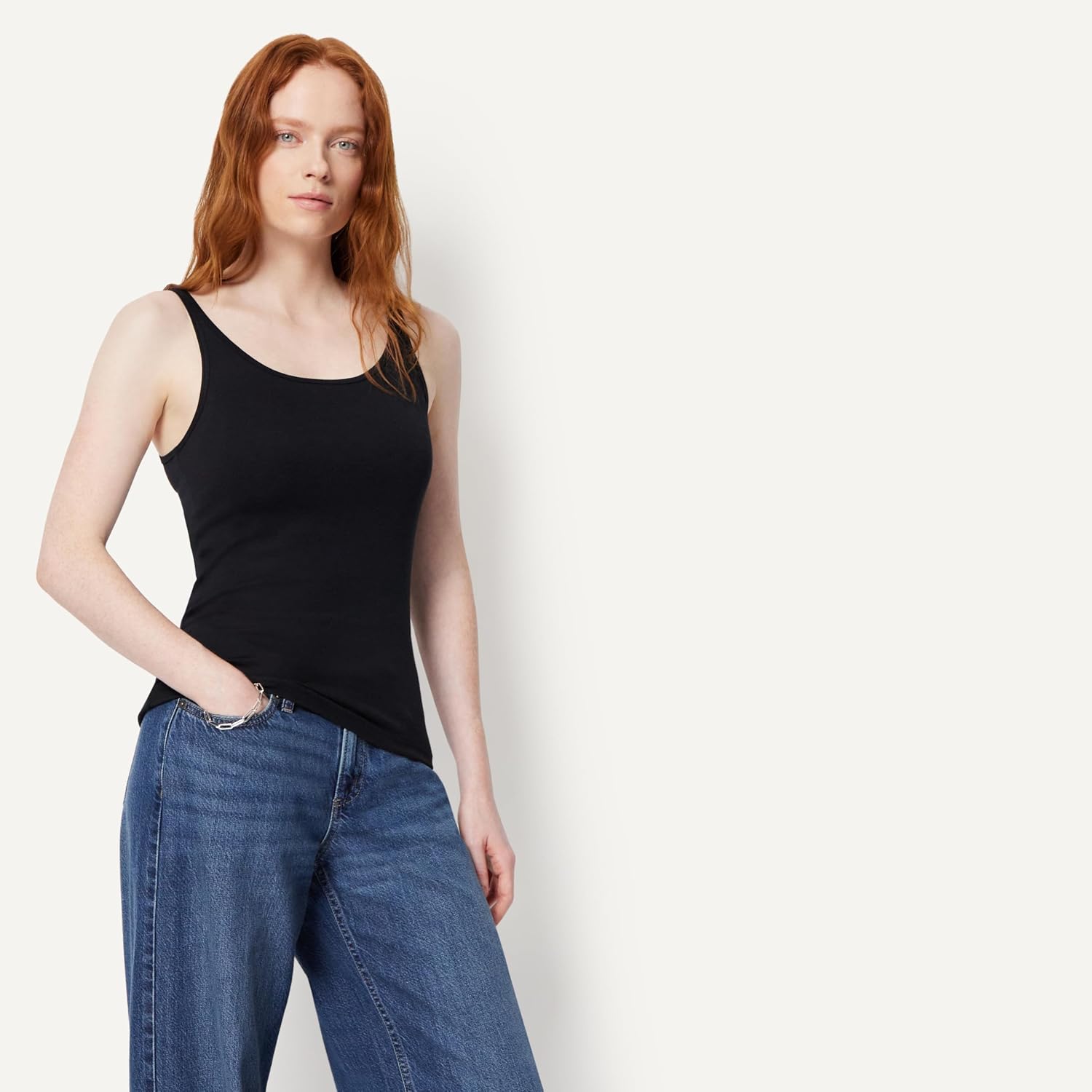 Detalle 2 de Amazon Essentials Women's Slim-Fit Thin-Strap Tank Top