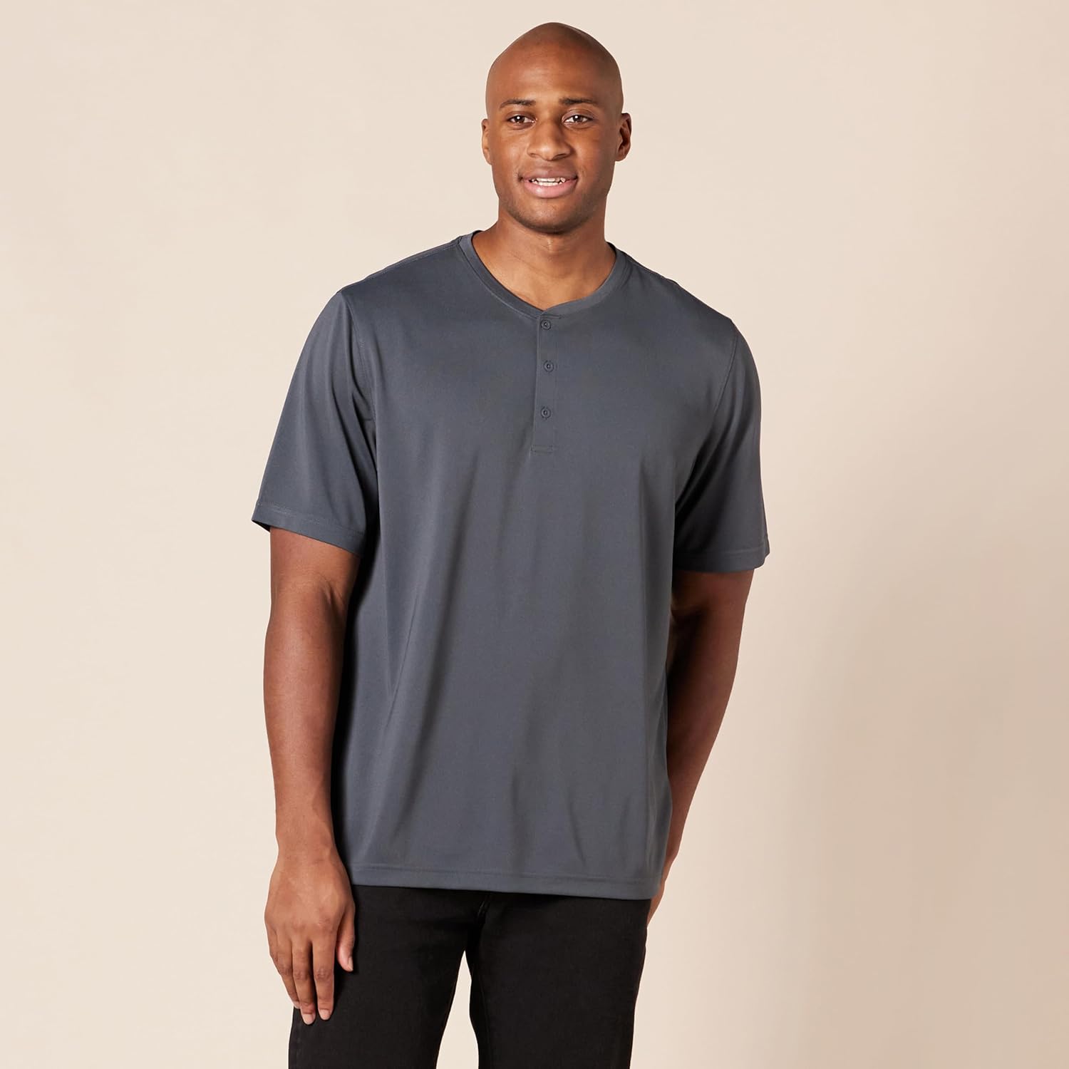 Thumbnail 4 de Amazon Essentials Men’s Regular-Fit Quick-Dry Jersey Henley T-Shirt