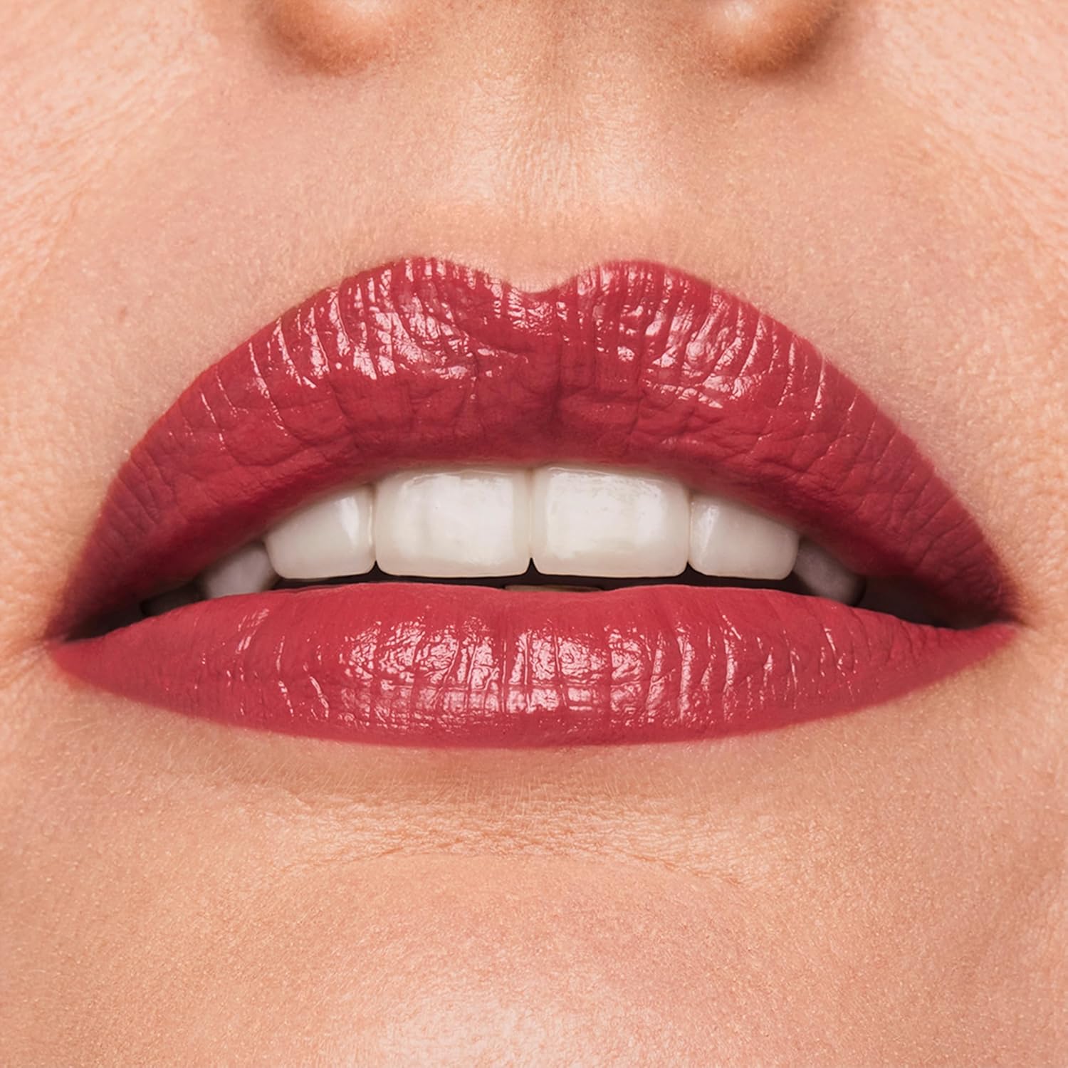 Detalle 2 de Estée Lauder Pure Color Long-Lasting Cream Lipstick with Cream Finish (Plumping & Nourishing)