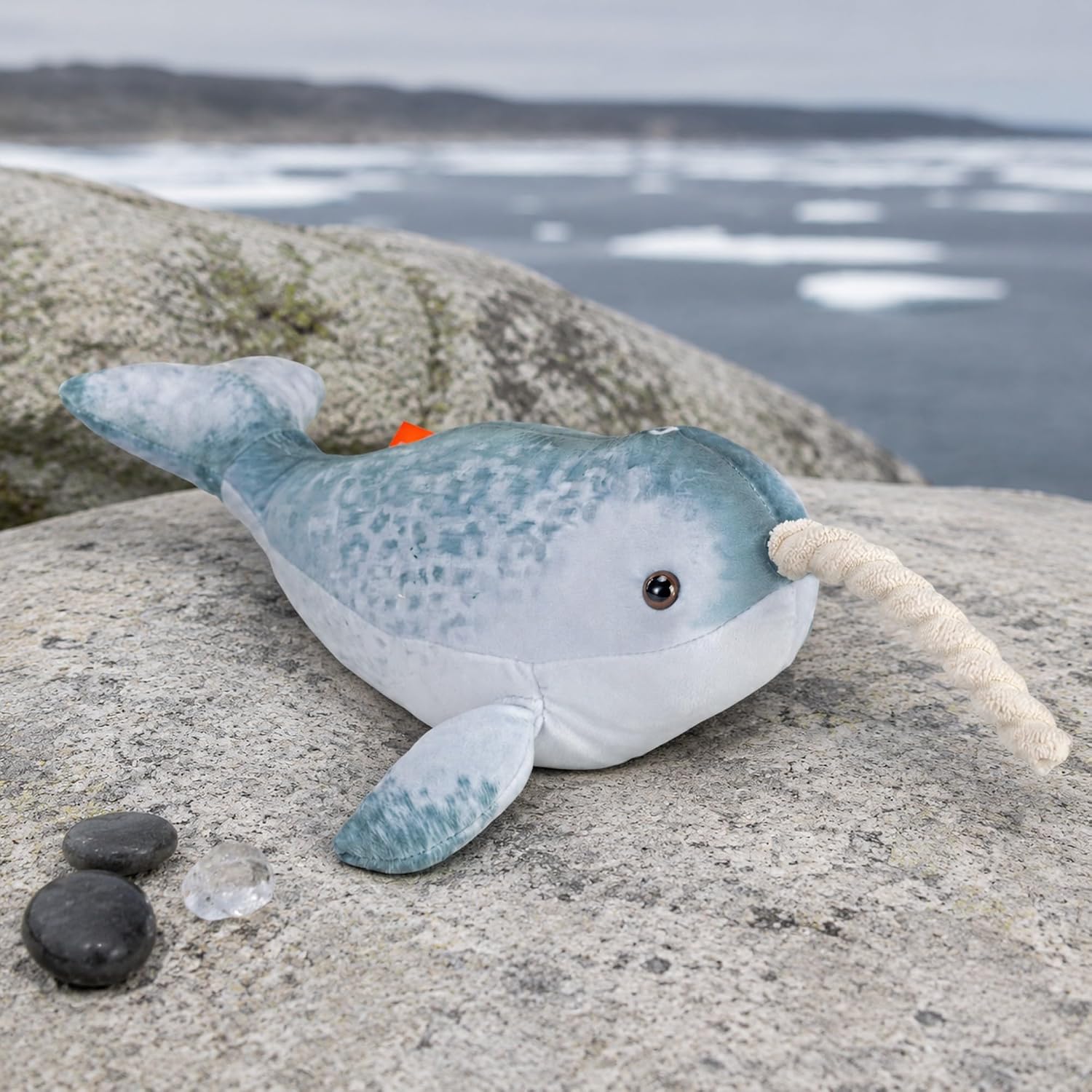 Detalle 2 de Wild Republic 23421 Living Ocean Mini Narwal-knuffel, meerkleurig, 40 cm