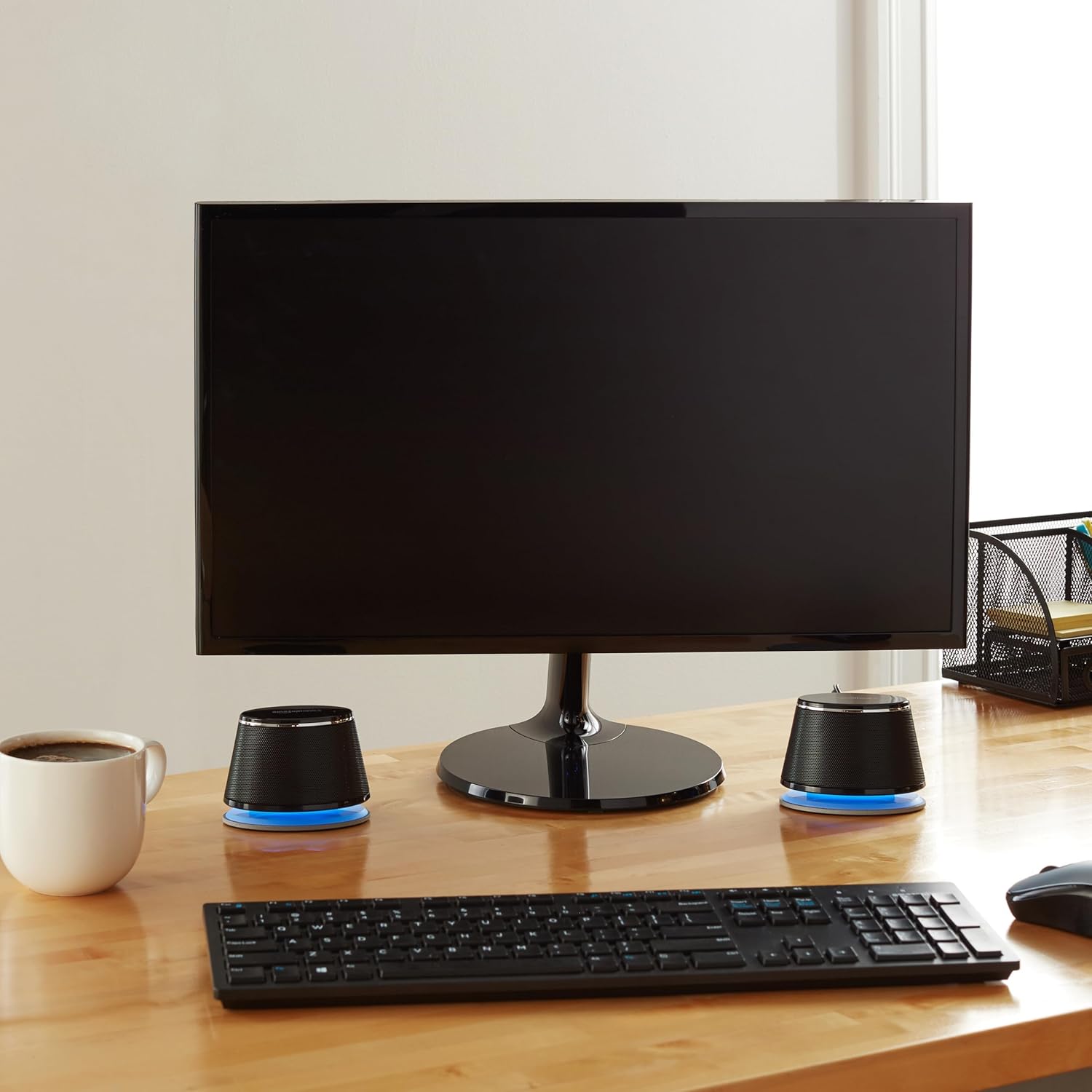 Detalle de Amazon Basics Stereo 2.0 Speakers (USB-powered, 3.5mm AUX) for PC or Laptop, Black
